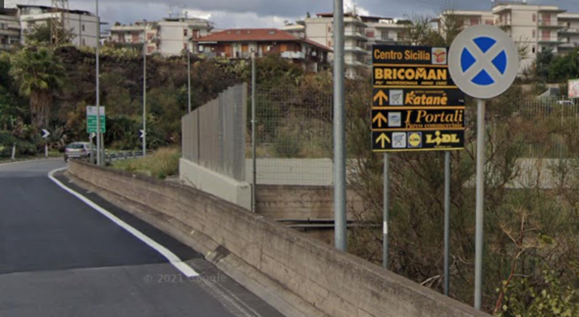 Impianto a VIA etnea dir tangenziale di ct (C.C. Katanè )  Gravina di Catania