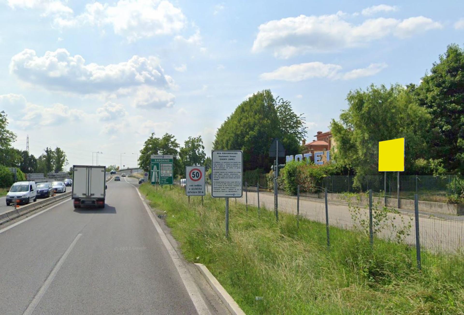 Impianto CARTELLONISTICA a Saronno, in zona Poltronesofà