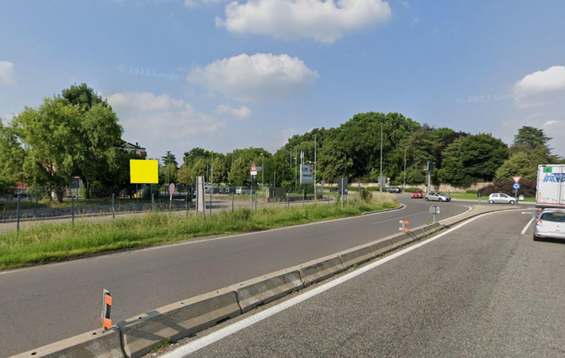 Impianto CARTELLONISTICA a Saronno, in zona Poltronesofà