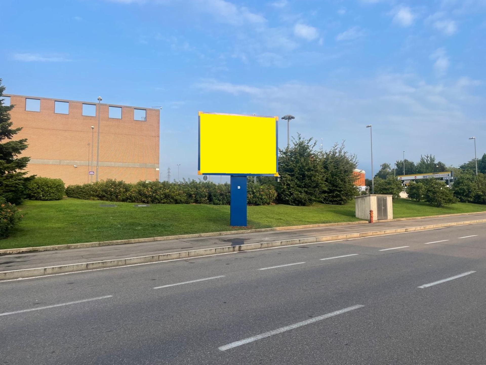 Impianto a S.p. 233 Viale Europa 50 mt dopo rotatoria delle ferrovie  f.te Esselunga lato sx dir. Gerenzano  Saronno