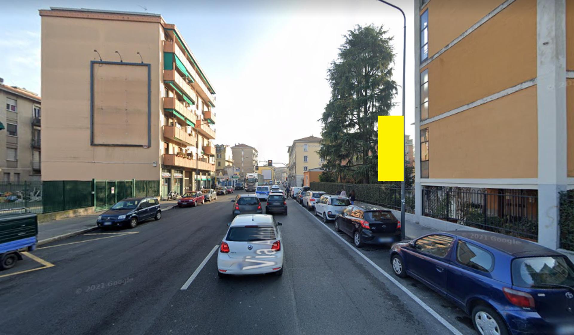 Impianto VERTICAL BANNER a Milano, in zona Tropical market