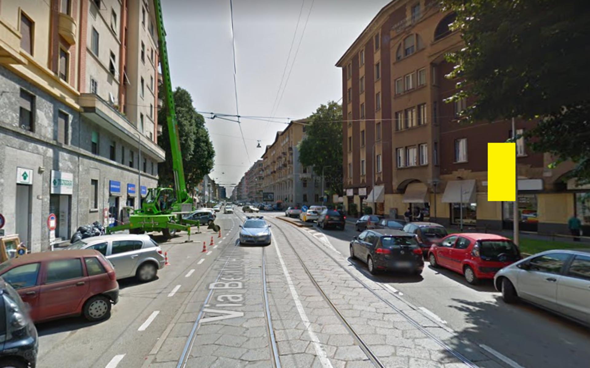 Impianto VERTICAL BANNER a Milano, in zona Arcobaleno