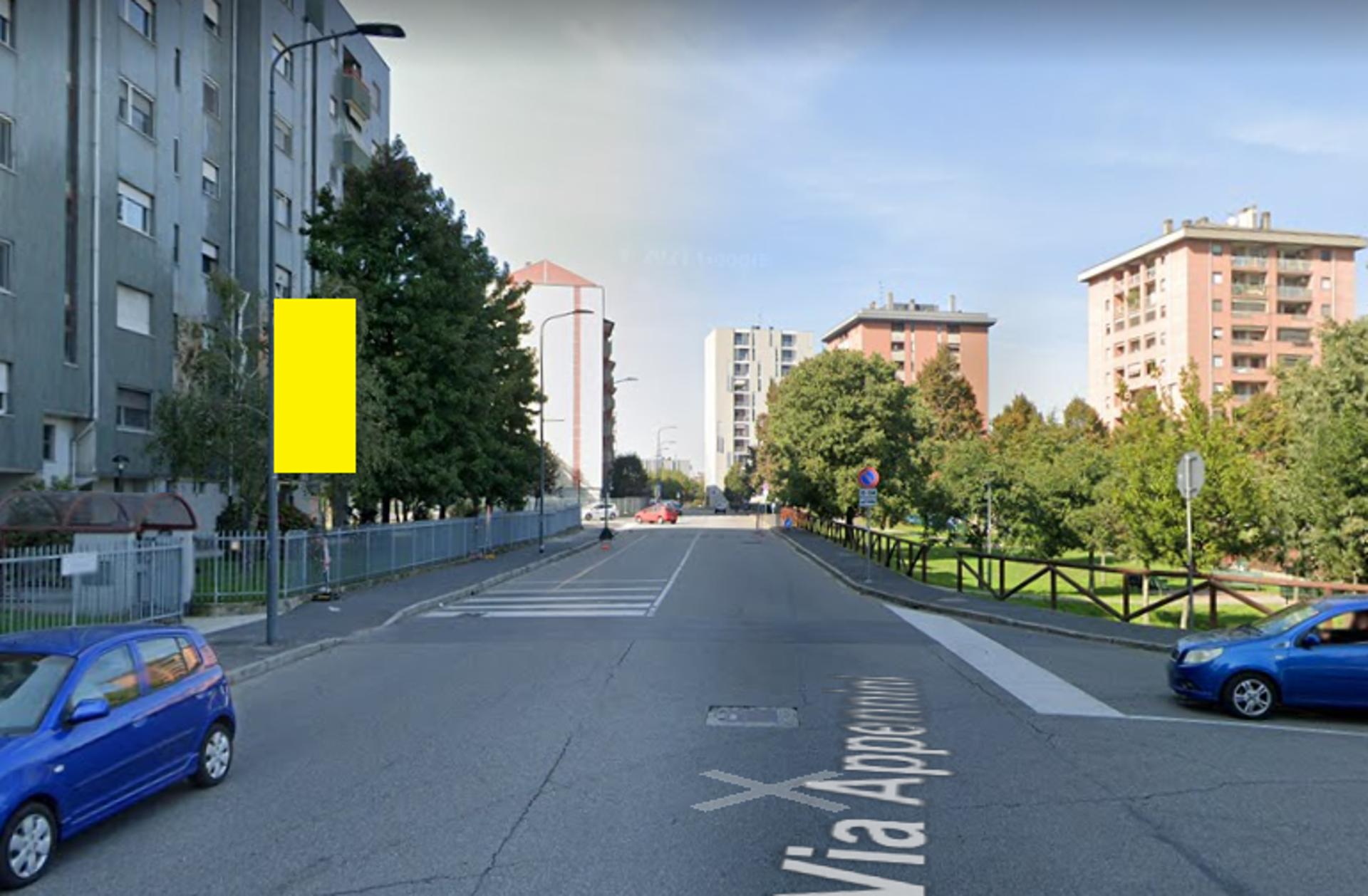 Impianto VERTICAL BANNER a Milano, in zona Bar Fratelli Guido
