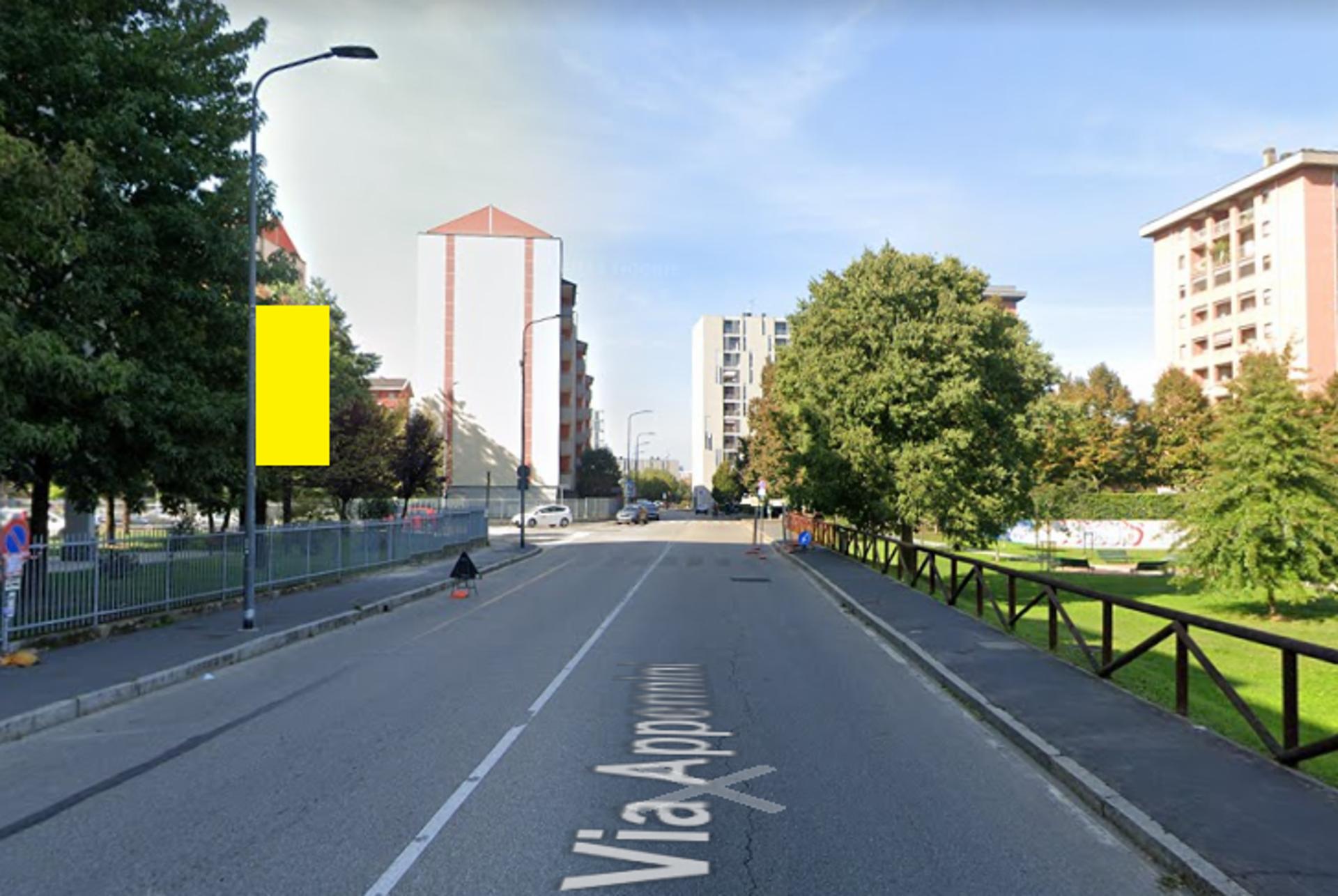 Impianto VERTICAL BANNER a Milano, in zona Bar Fratelli Guido