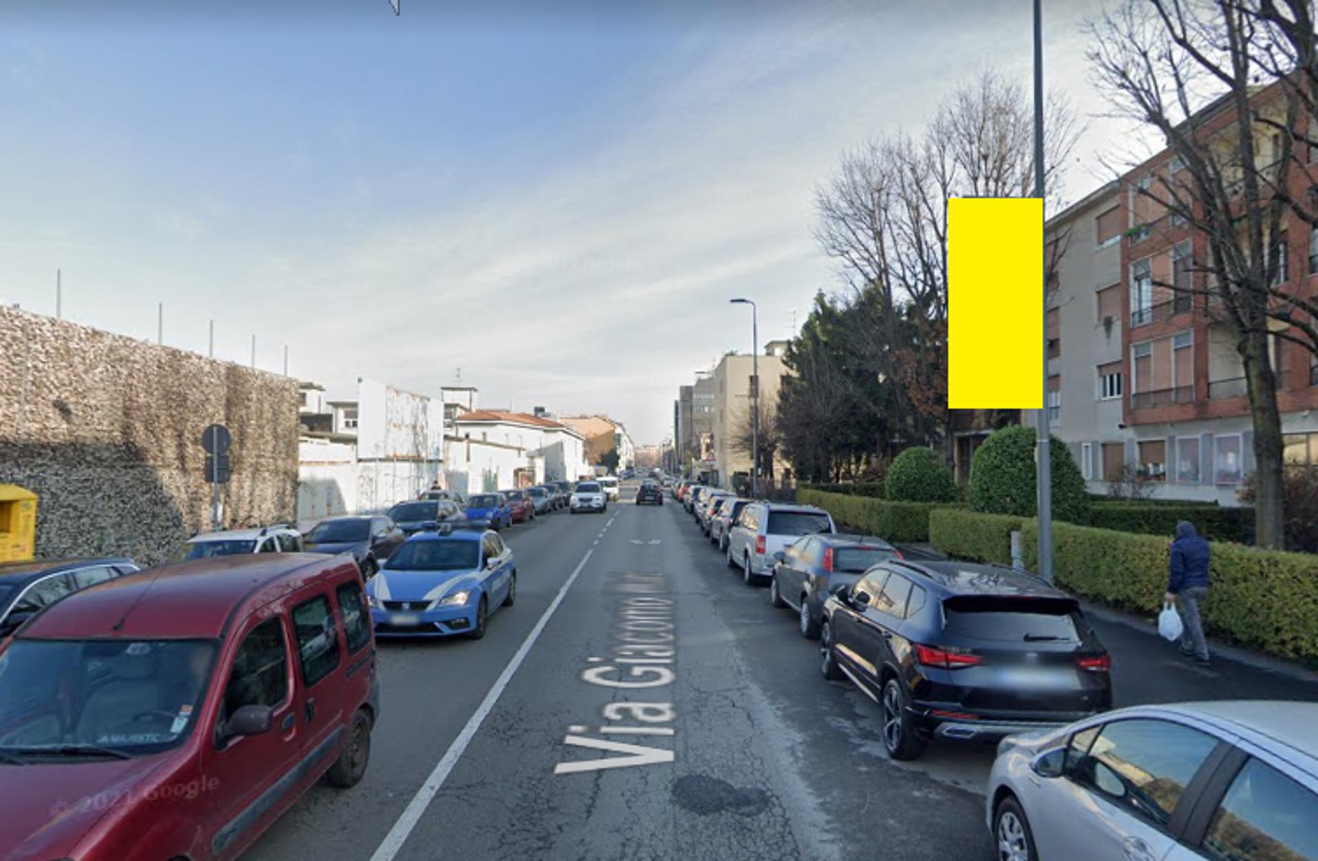 Impianto VERTICAL BANNER a Milano, in zona San Marco