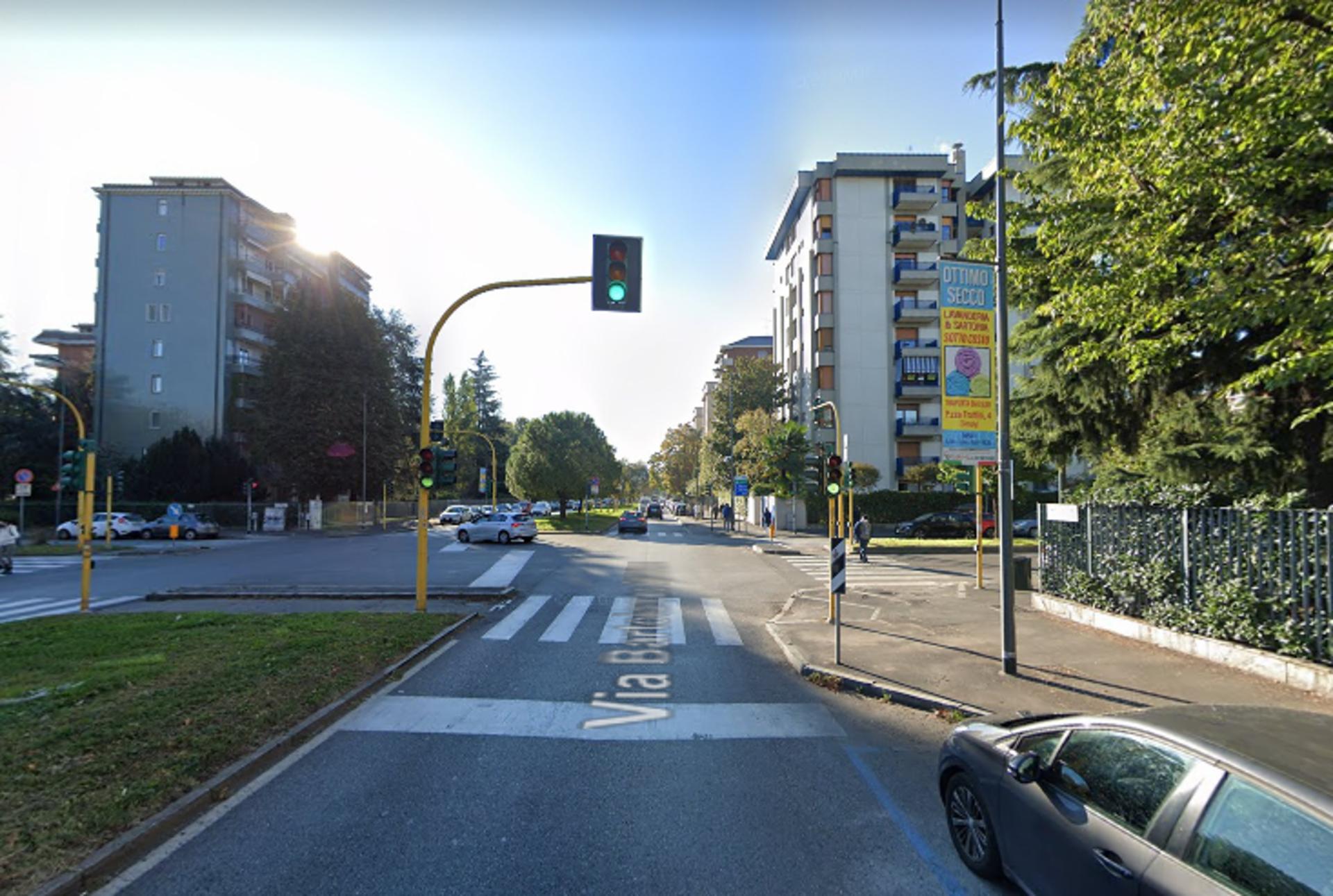 Impianto VERTICAL BANNER a Milano, in zona Suada Elbasani Face Design