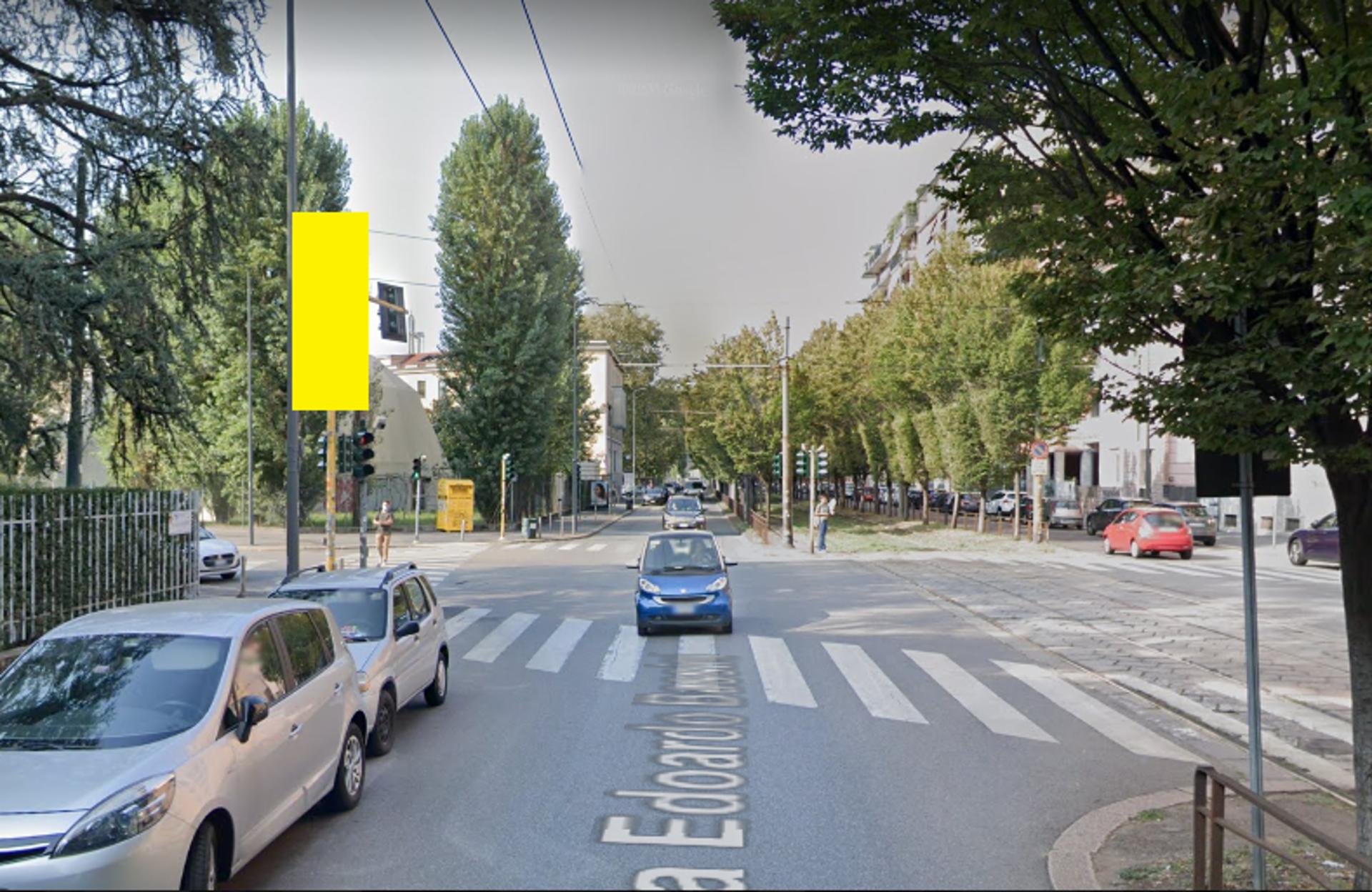Impianto VERTICAL BANNER a Milano, in zona Birrificio Lambrate