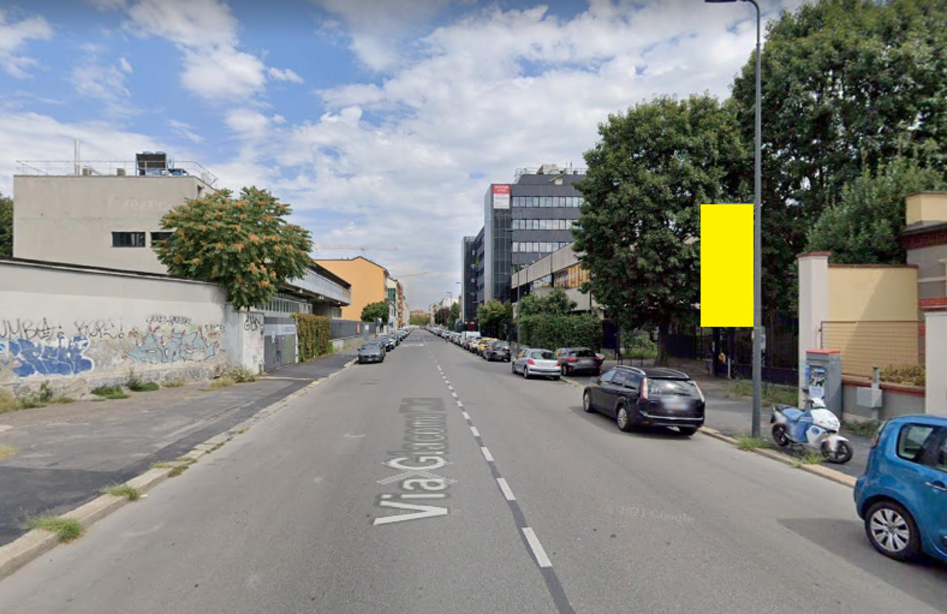 Impianto VERTICAL BANNER a Milano, in zona San Marco
