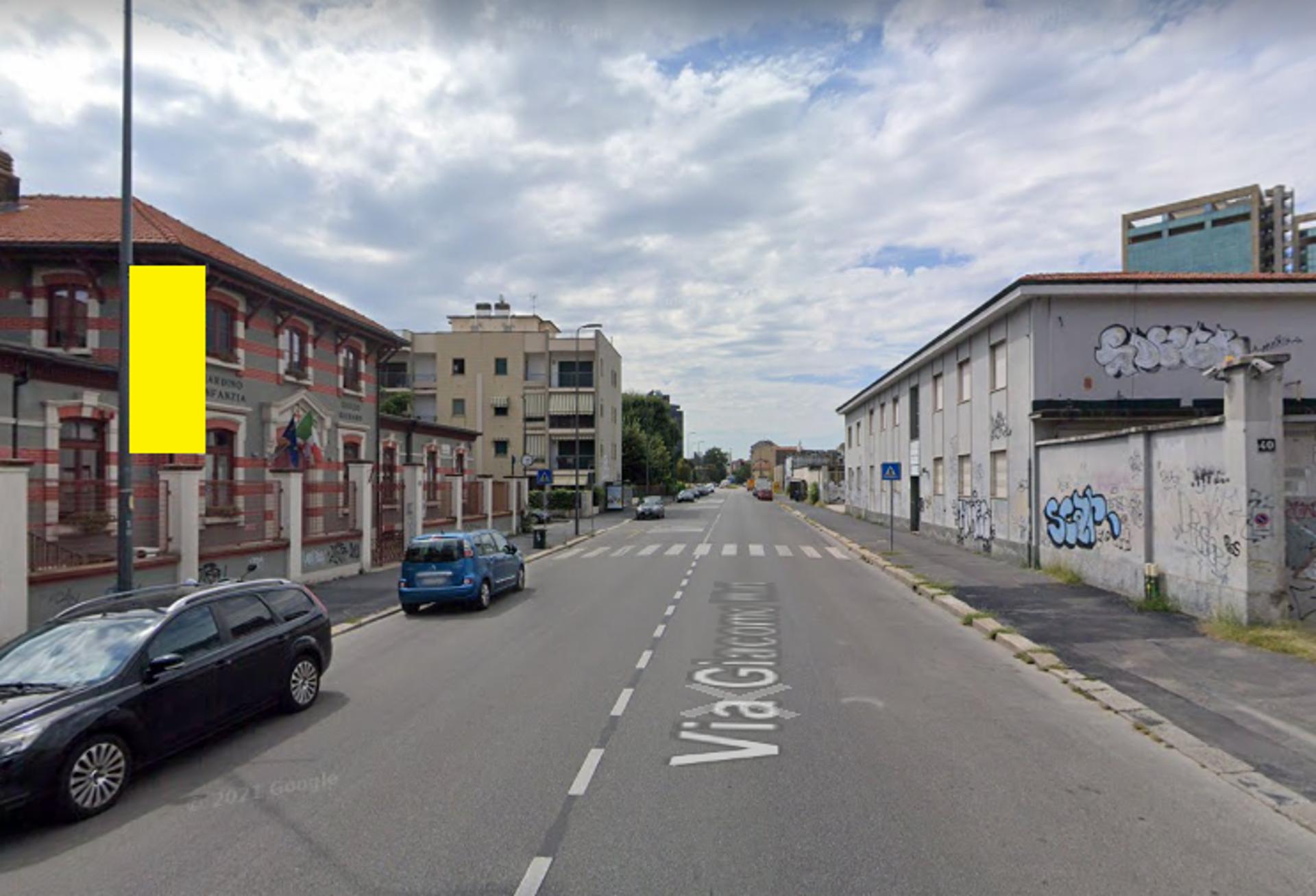 Impianto VERTICAL BANNER a Milano, in zona San Marco