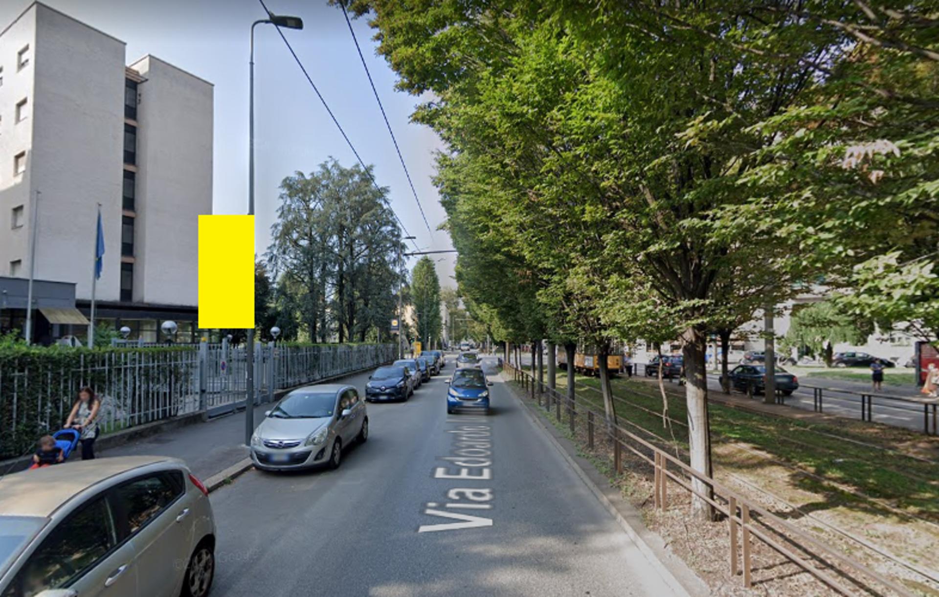 Impianto VERTICAL BANNER a Milano, in zona Birrificio Lambrate