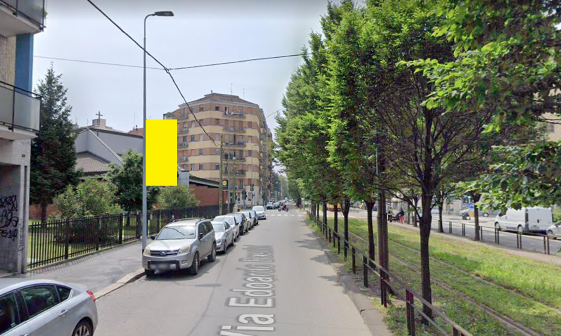 Impianto VERTICAL BANNER a Milano, in zona Birrificio Lambrate