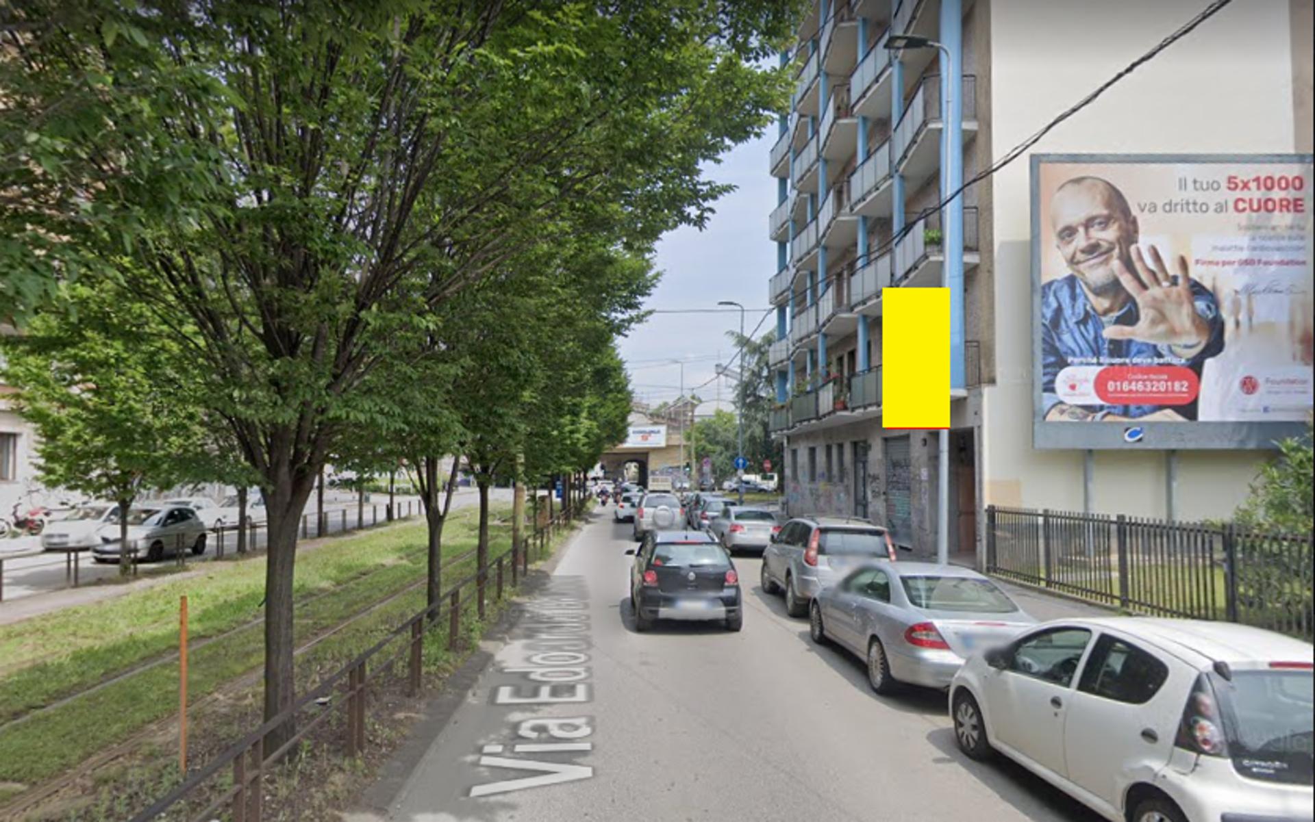 Impianto VERTICAL BANNER a Milano, in zona Birrificio Lambrate