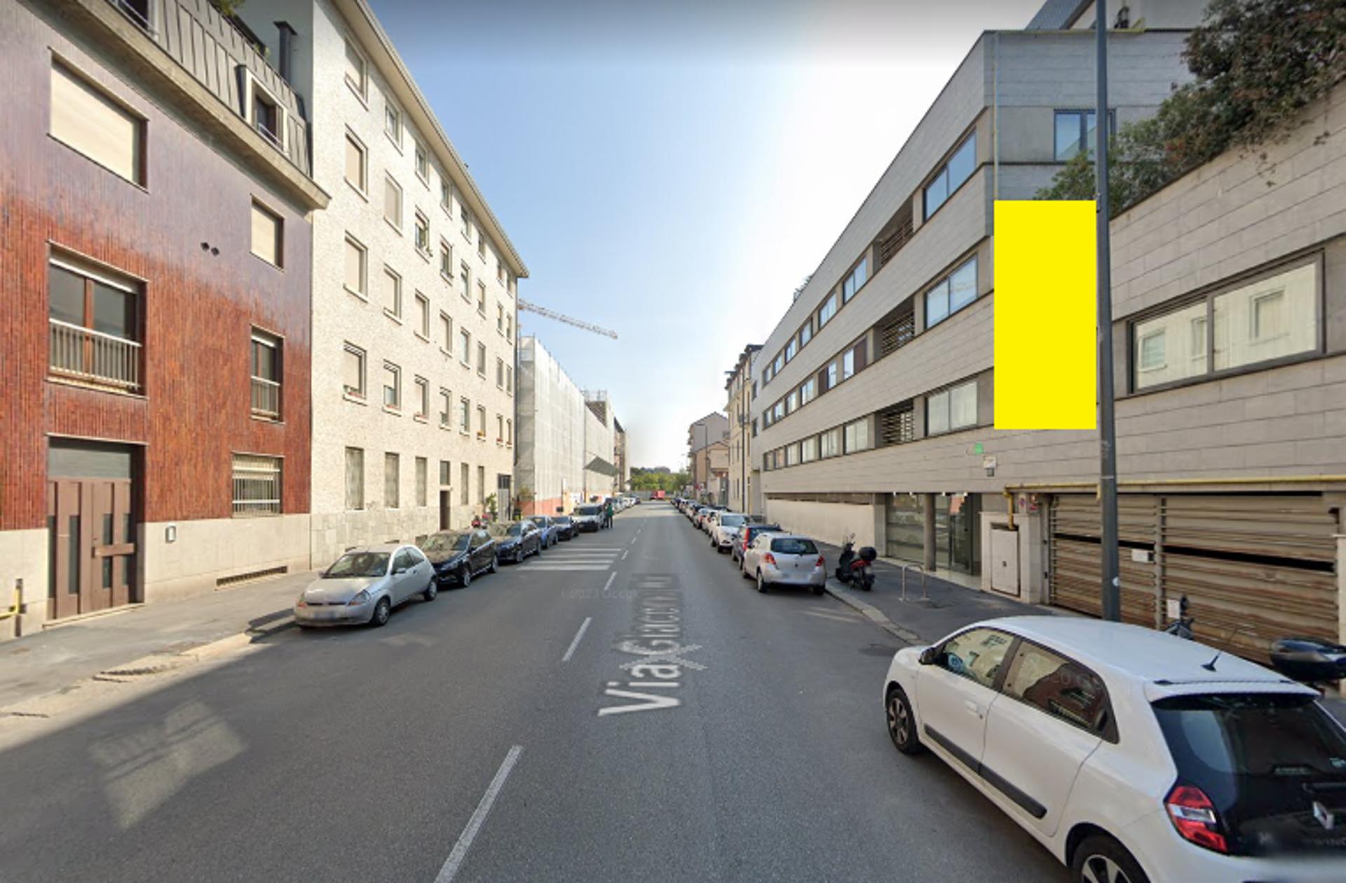 Impianto VERTICAL BANNER a Milano, in zona Boscogrosso