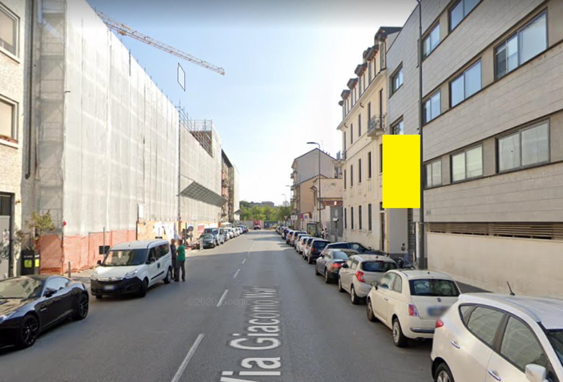 Impianto VERTICAL BANNER a Milano, in zona Zotto