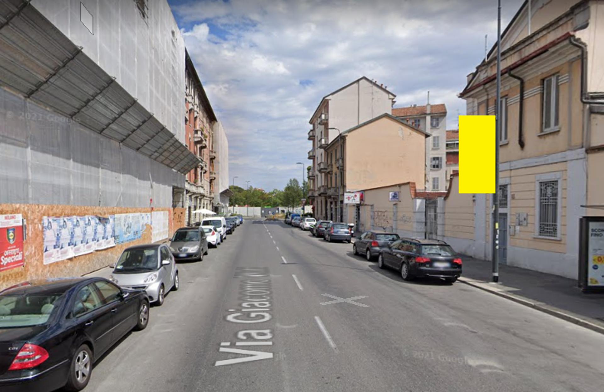 Impianto VERTICAL BANNER a Milano, in zona Zotto