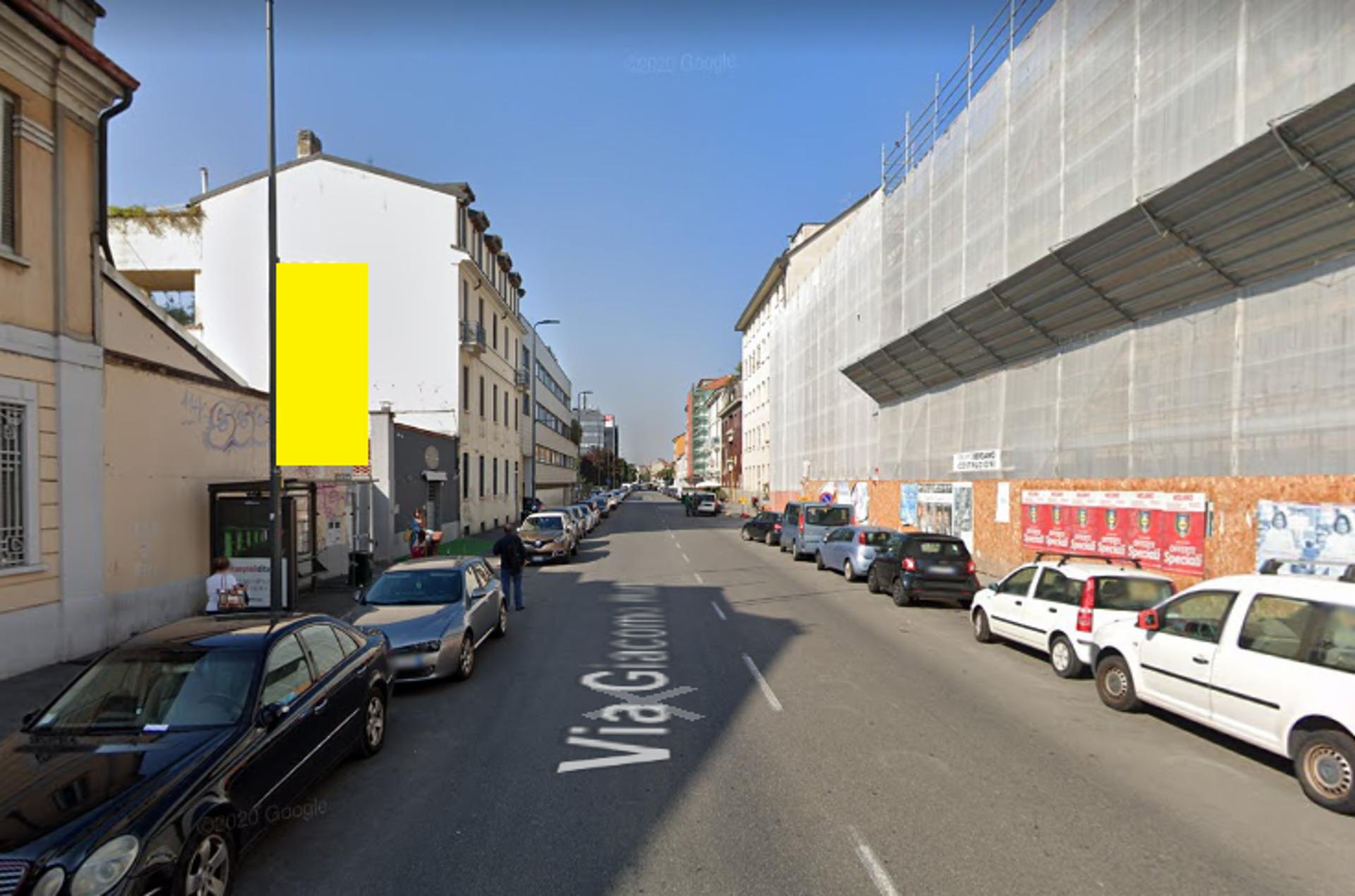 Impianto VERTICAL BANNER a Milano, in zona Zotto