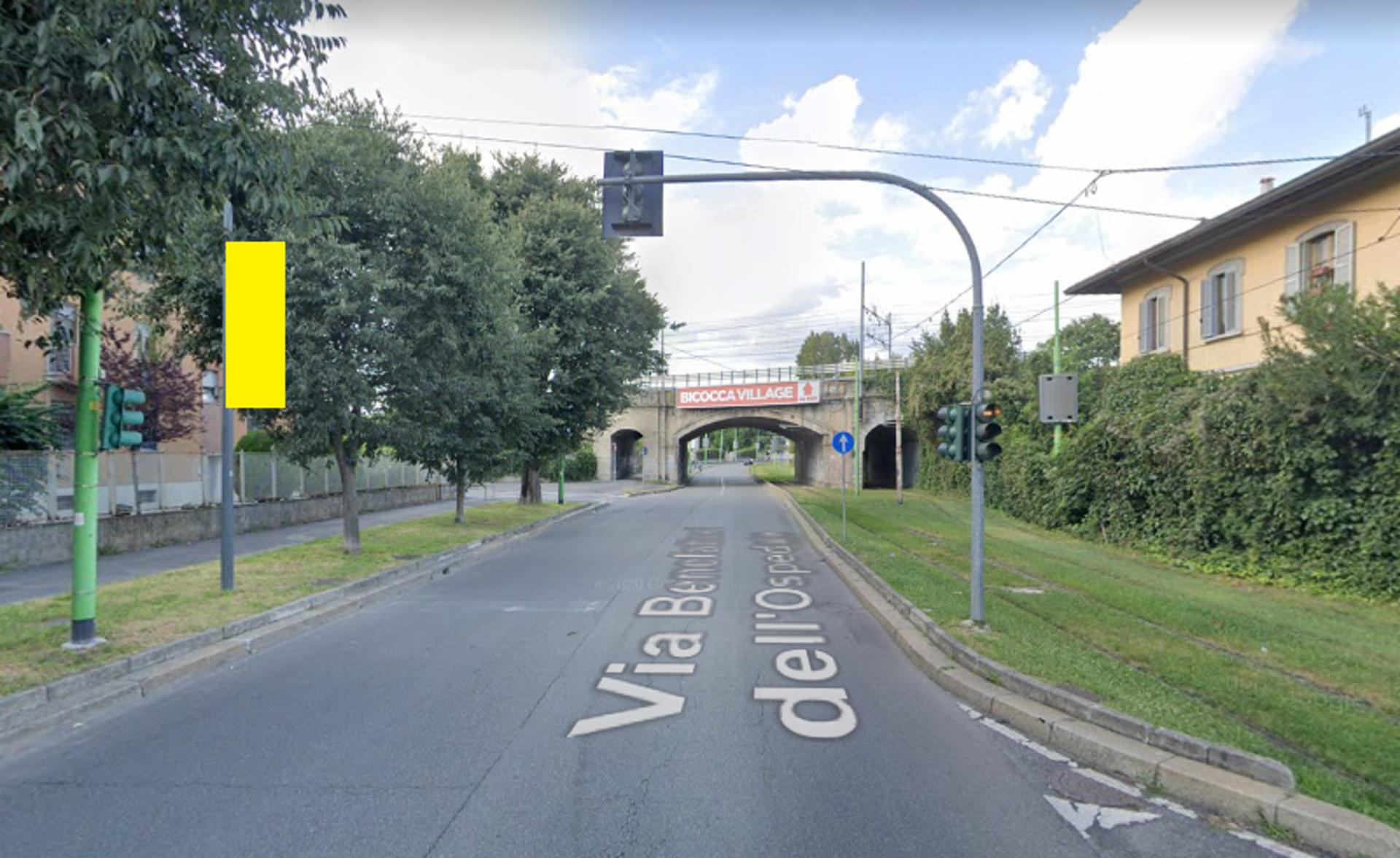 Impianto VERTICAL BANNER a Milano, in zona Il Bello Di Te