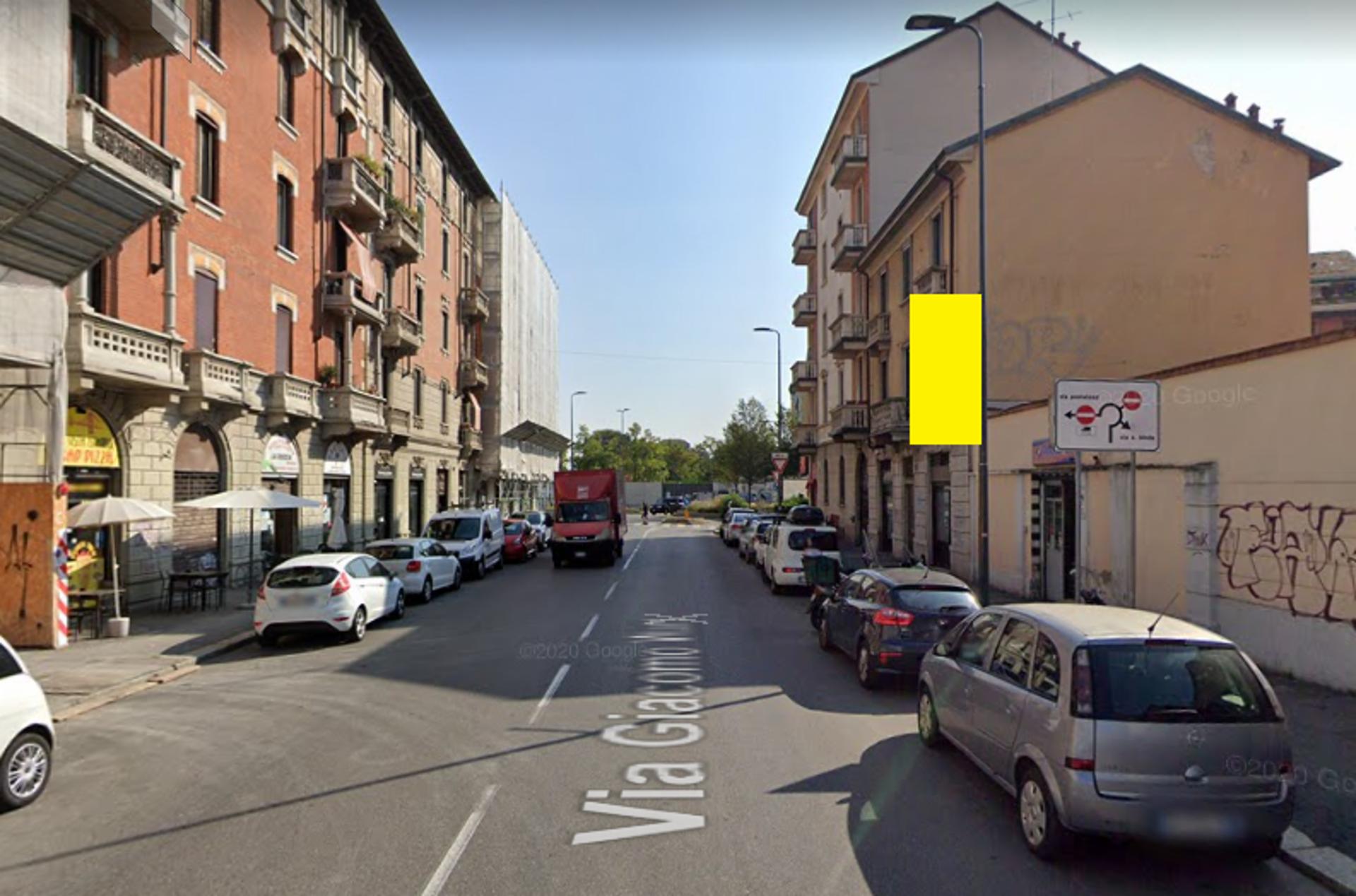 Impianto VERTICAL BANNER a Milano, in zona Bella Vista Istanbul
