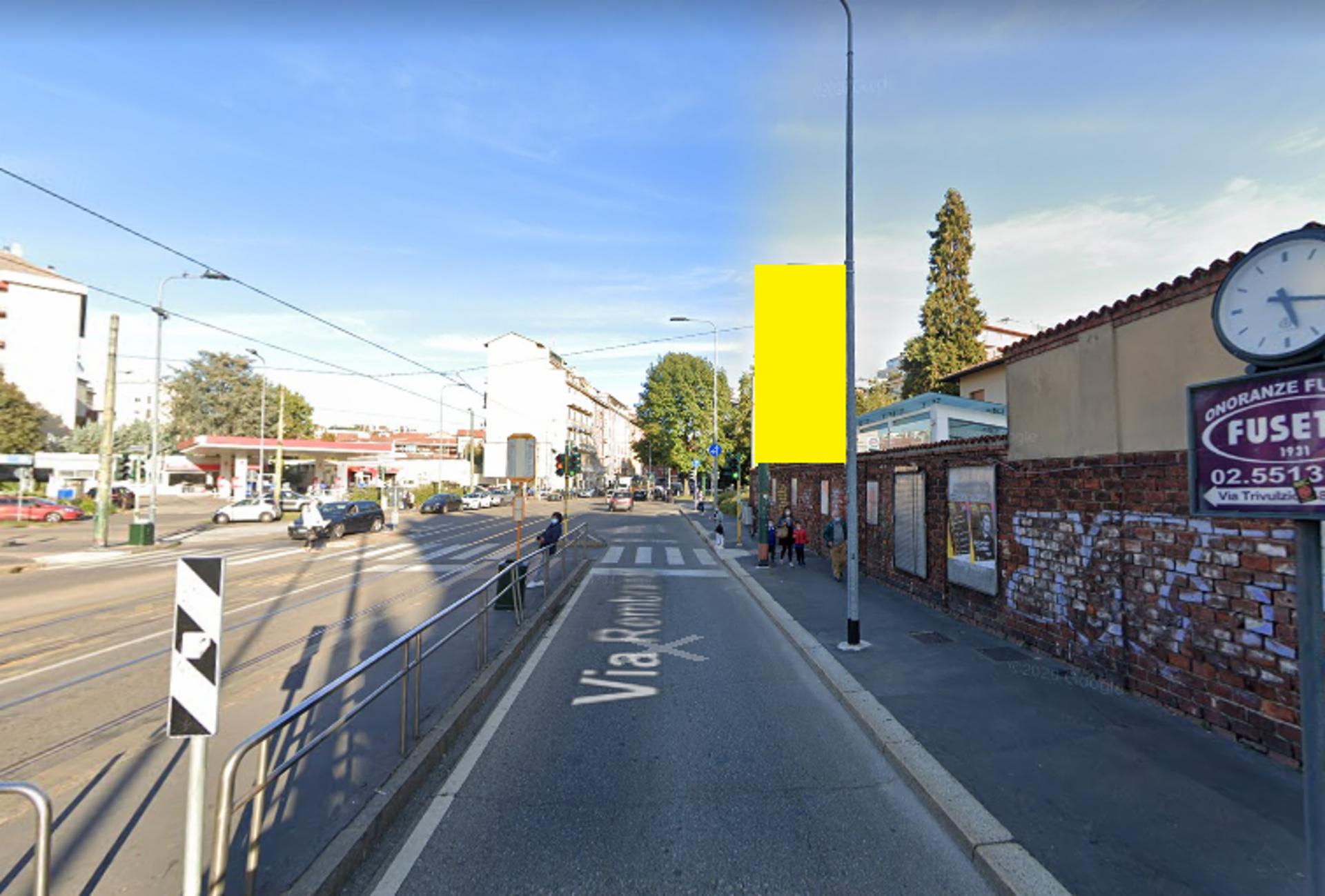 Impianto VERTICAL BANNER a Milano, in zona Krishna minimarket