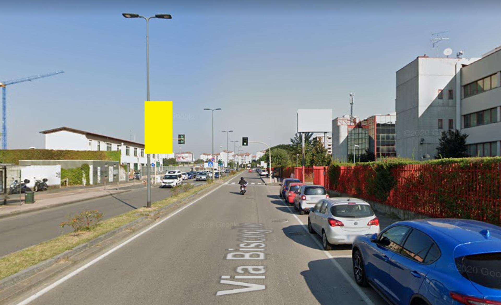 Impianto VERTICAL BANNER a Milano, in zona Pizzikotto