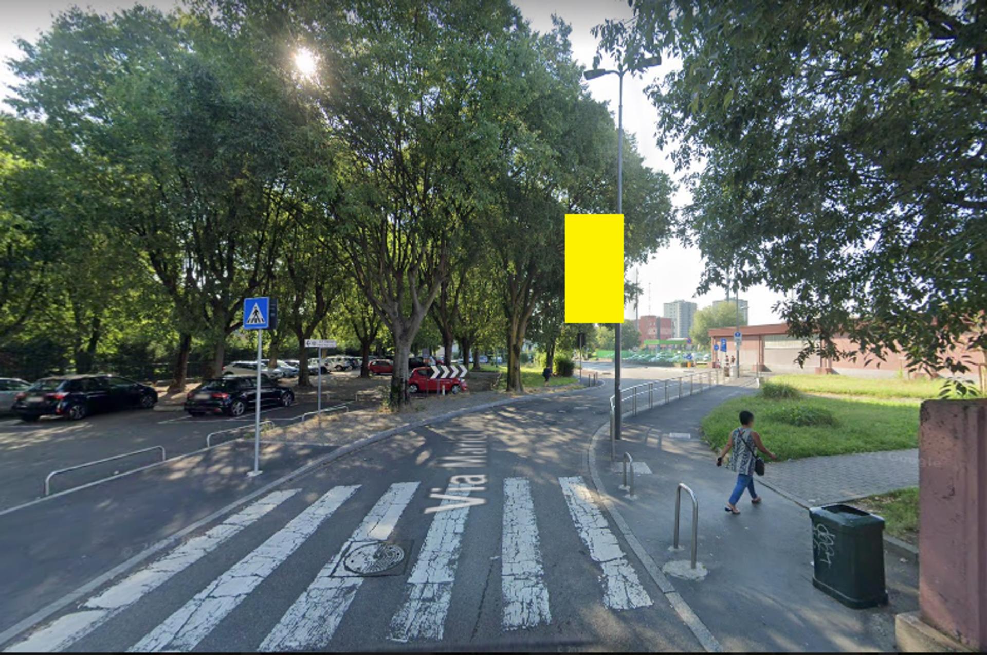 Impianto VERTICAL BANNER a Milano, in zona Tabbacbria