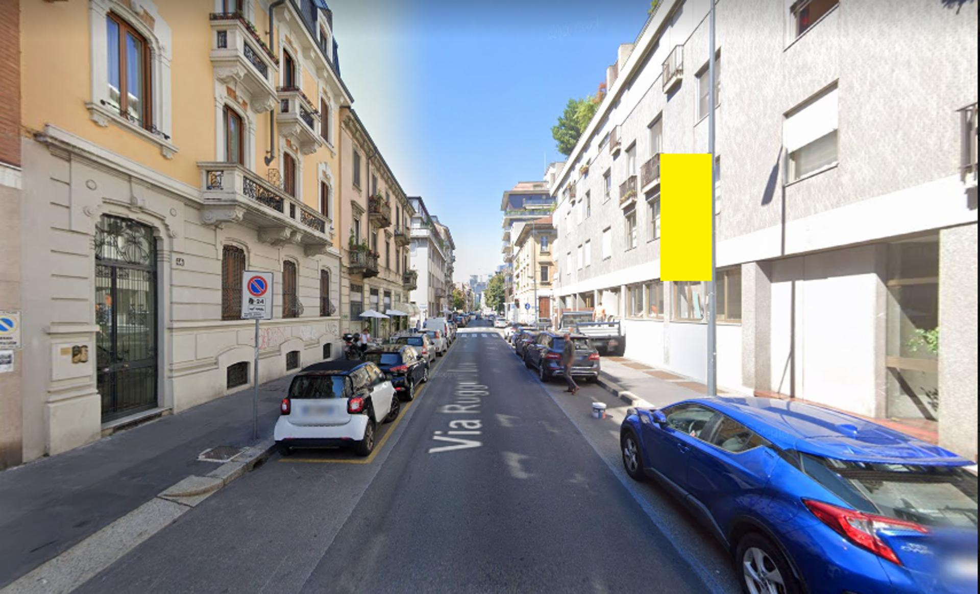 Impianto VERTICAL BANNER a Milano, in zona COMMERCE