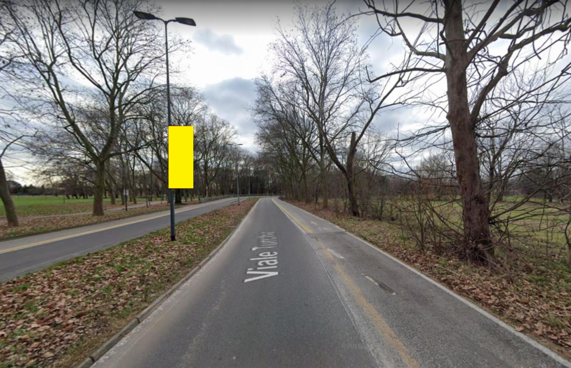 Impianto VERTICAL BANNER a Milano, in zona Il vagone