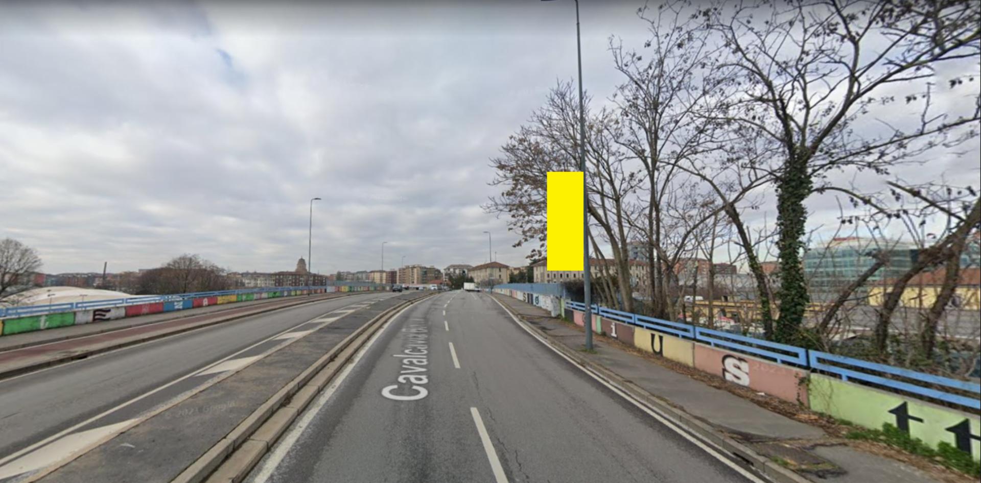 Impianto VERTICAL BANNER a Milano, in zona La Balera dell'Ortica