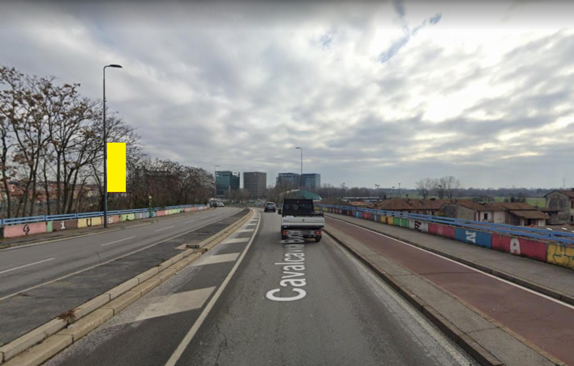 Impianto VERTICAL BANNER a Milano, in zona La Balera dell'Ortica