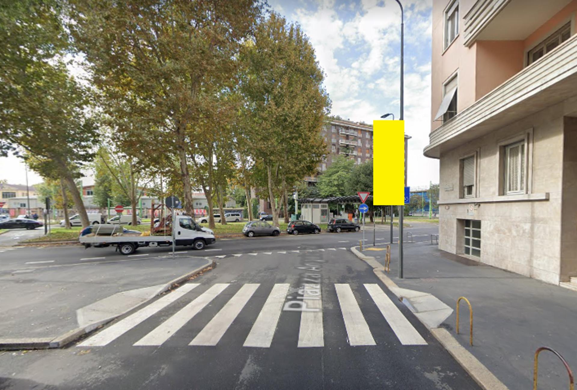 Impianto VERTICAL BANNER a Milano, in zona CiccioMatto1