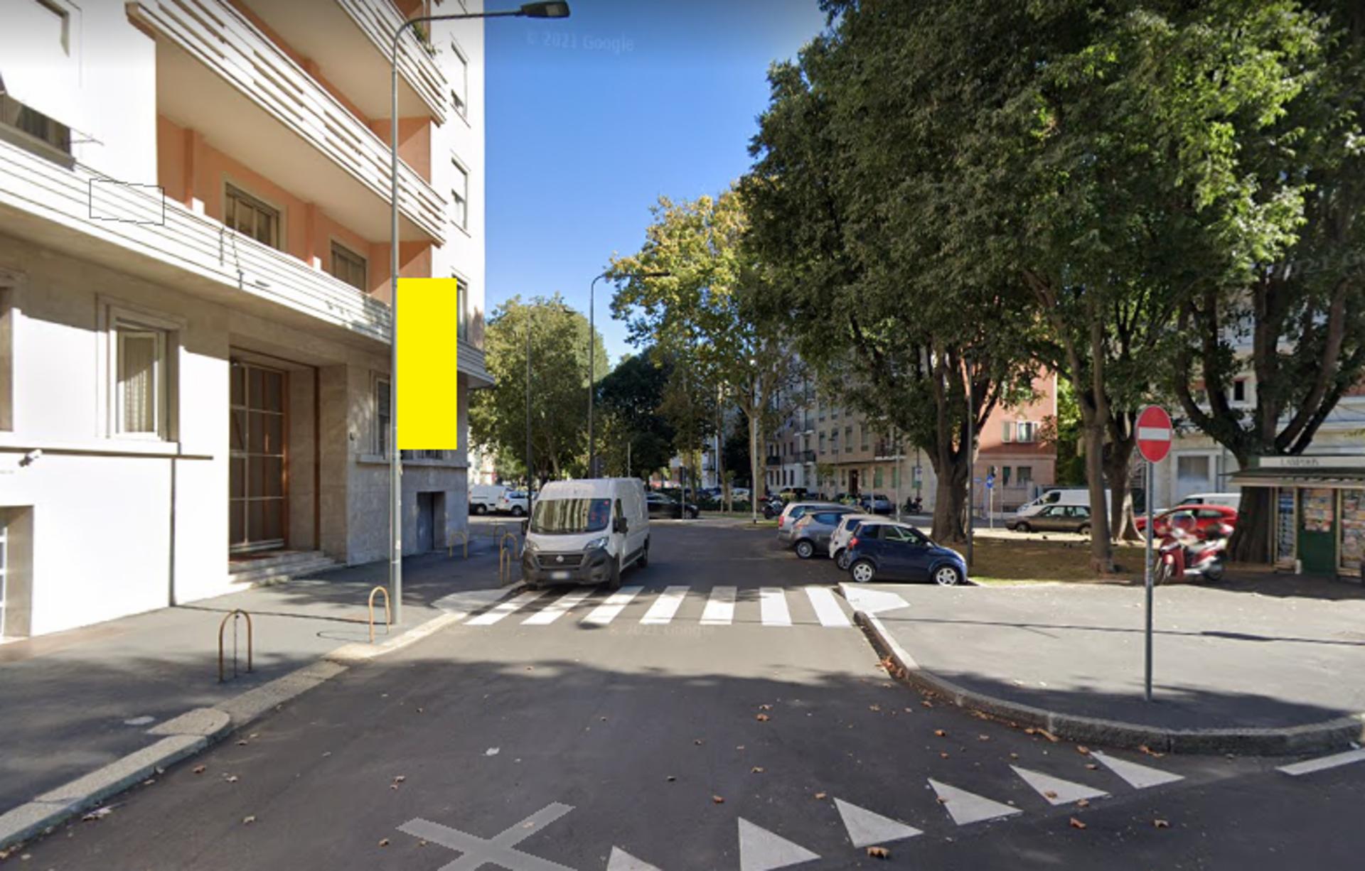 Impianto VERTICAL BANNER a Milano, in zona CiccioMatto1