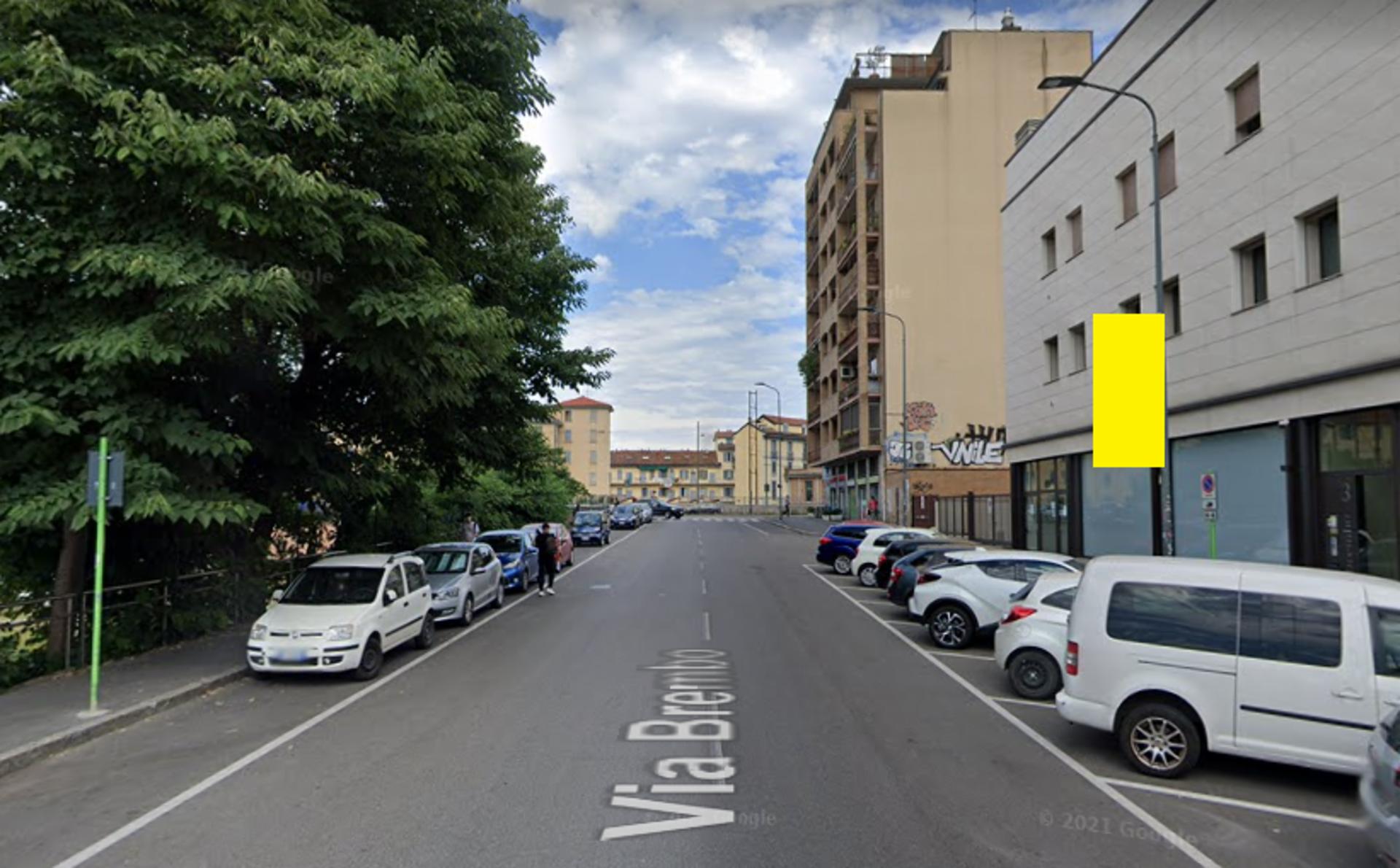 Impianto VERTICAL BANNER a Milano, in zona Alimnetari Hua Qiao
