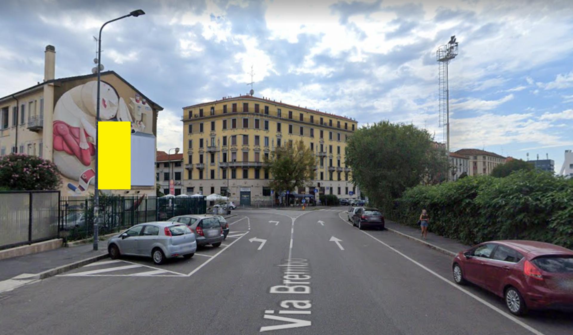 Impianto VERTICAL BANNER a Milano, in zona Alimnetari Hua Qiao