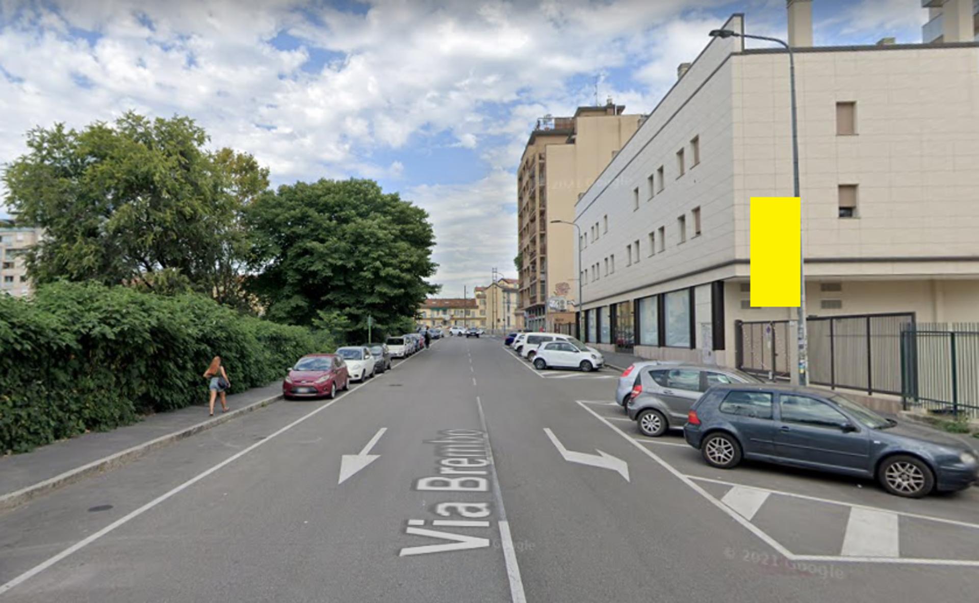 Impianto VERTICAL BANNER a Milano, in zona Alimnetari Hua Qiao