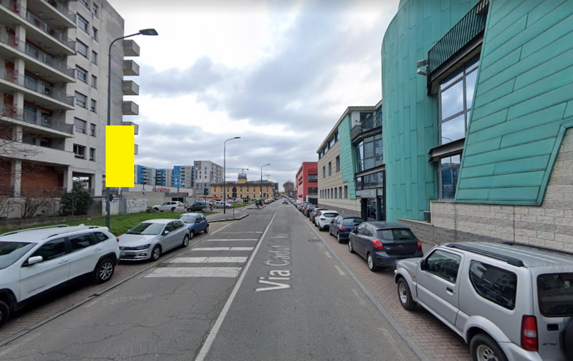 Impianto VERTICAL BANNER a Milano, in zona Gypsian Club
