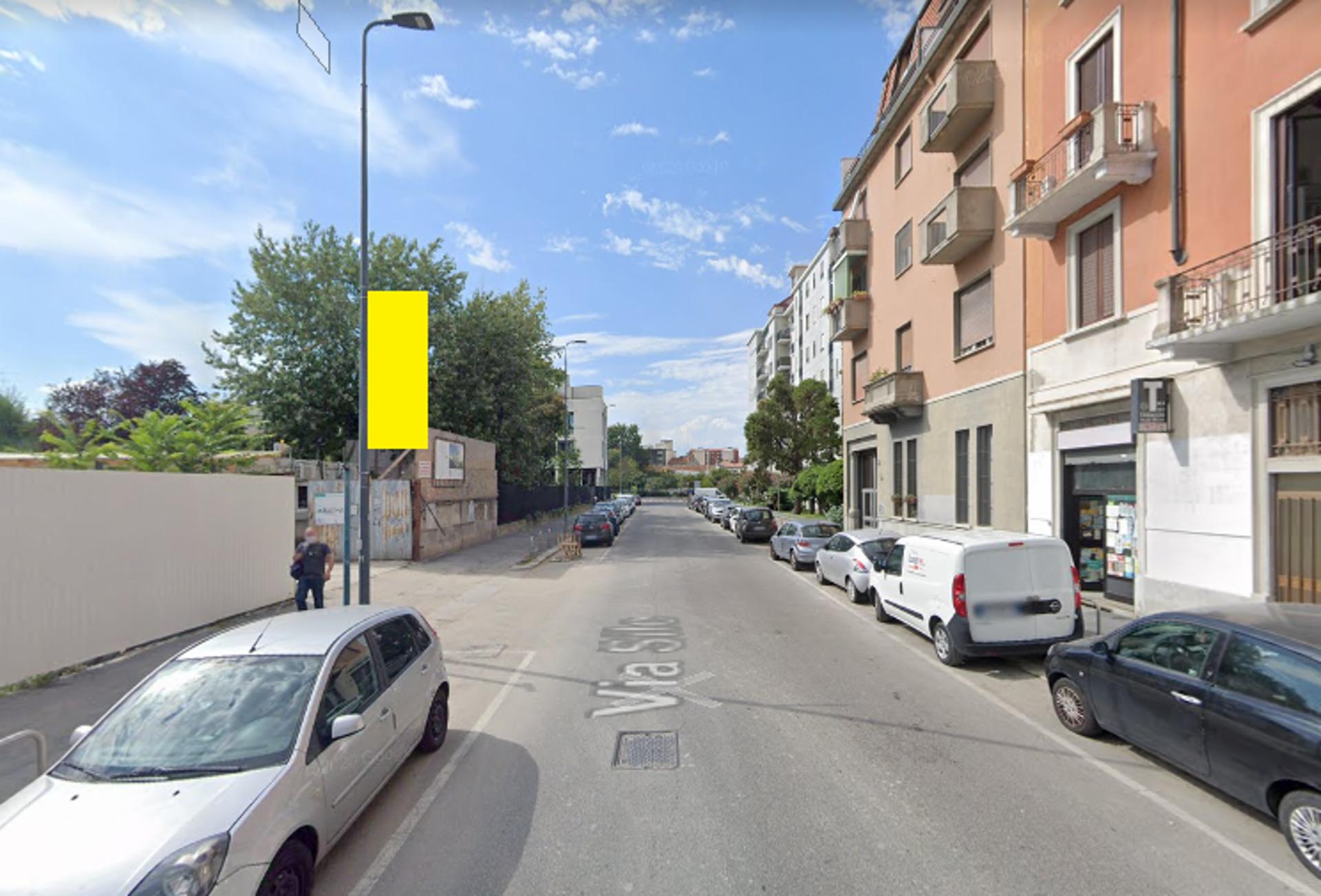 Impianto VERTICAL BANNER a Milano, in zona Errepi Donna