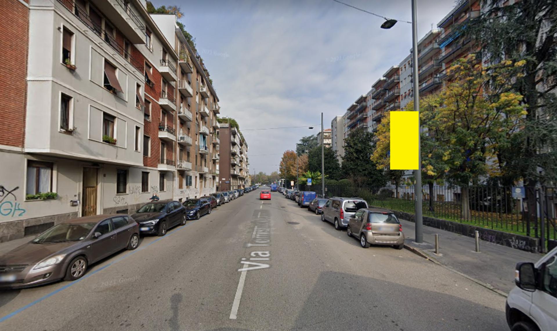 Impianto VERTICAL BANNER a Milano, in zona Tram Enzino