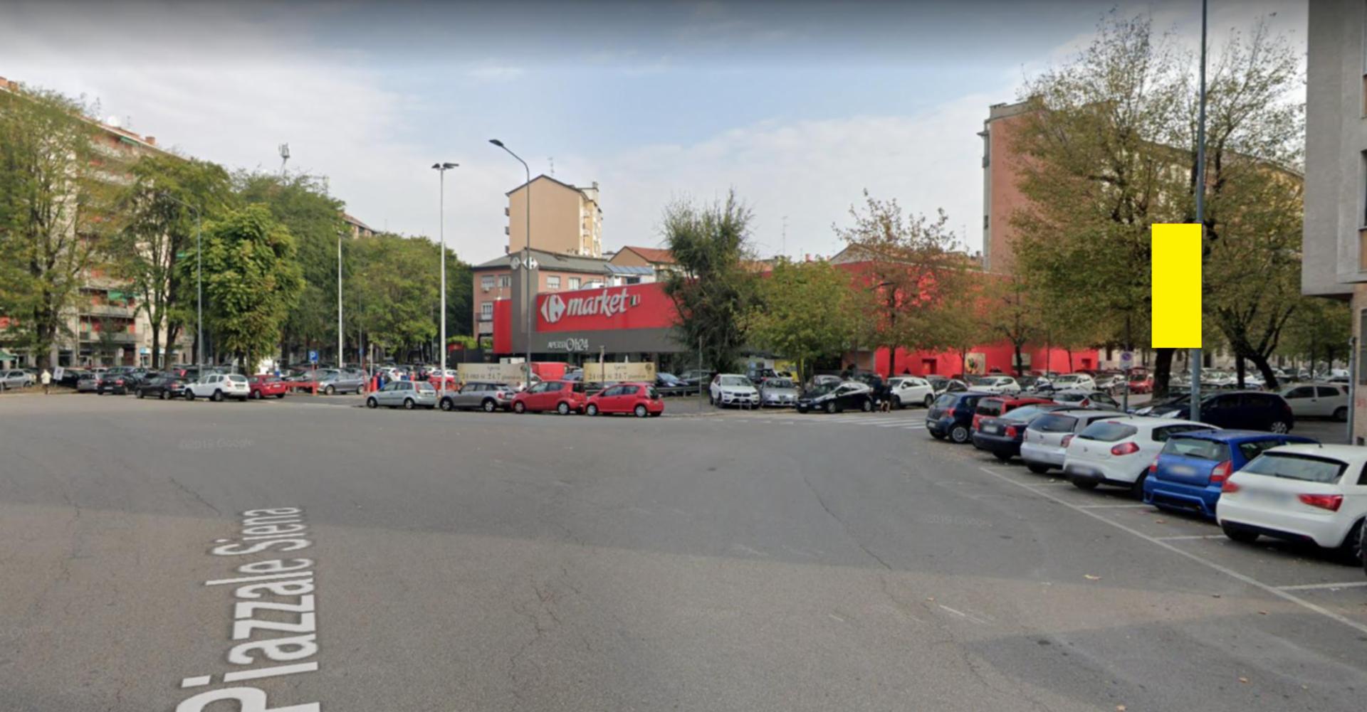 Impianto VERTICAL BANNER a Milano, in zona Carrefour