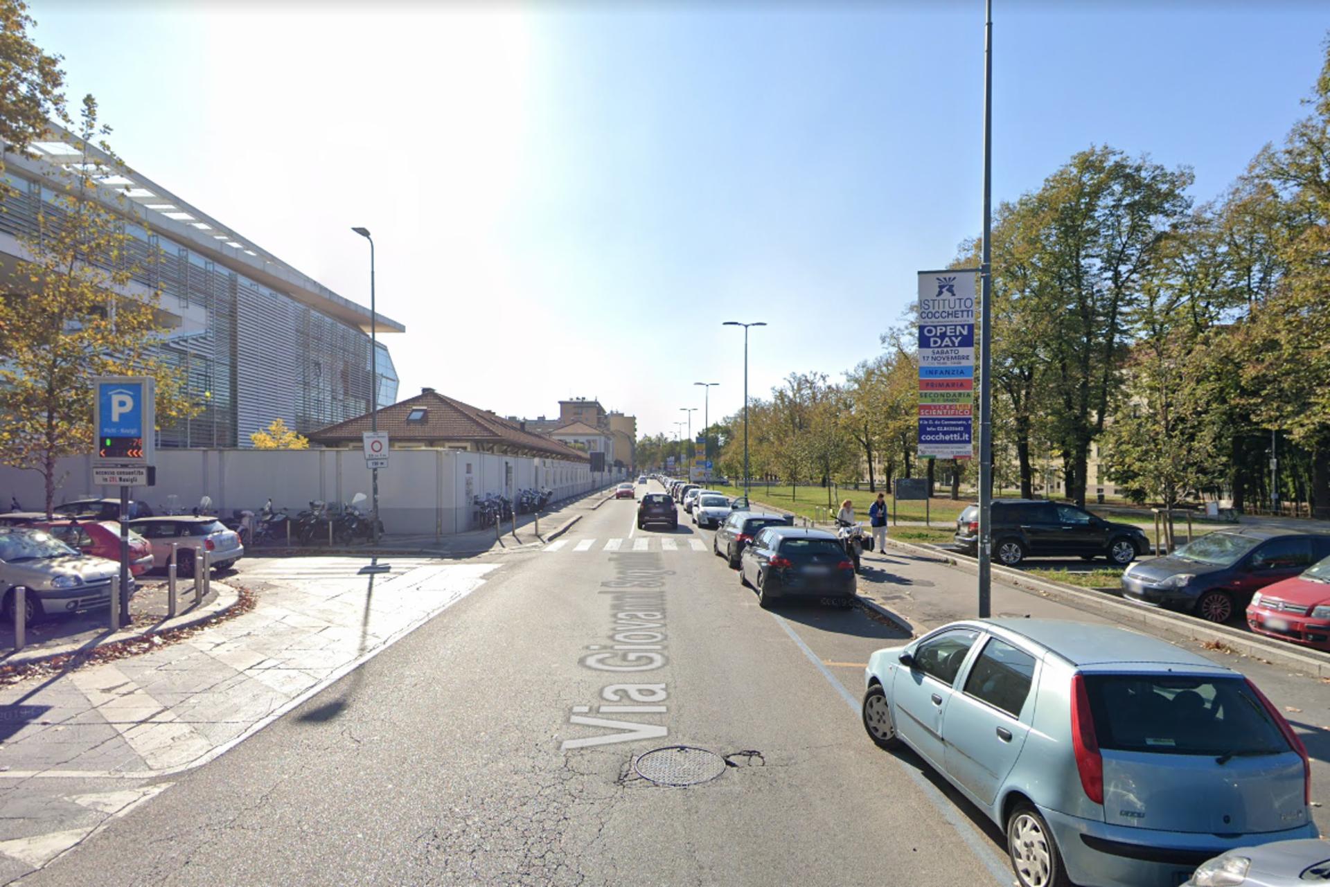 Impianto VERTICAL BANNER a Milano, in zona Merlino e Magò