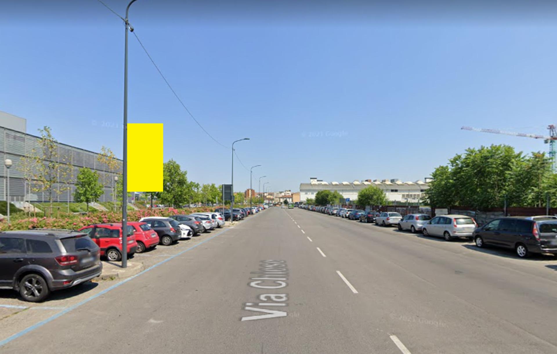 Impianto VERTICAL BANNER a Milano, in zona La Piadineria