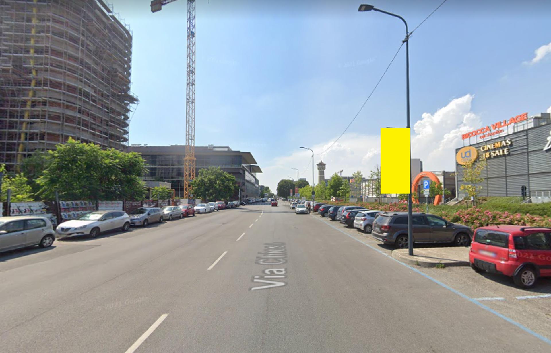 Impianto VERTICAL BANNER a Milano, in zona La Piadineria