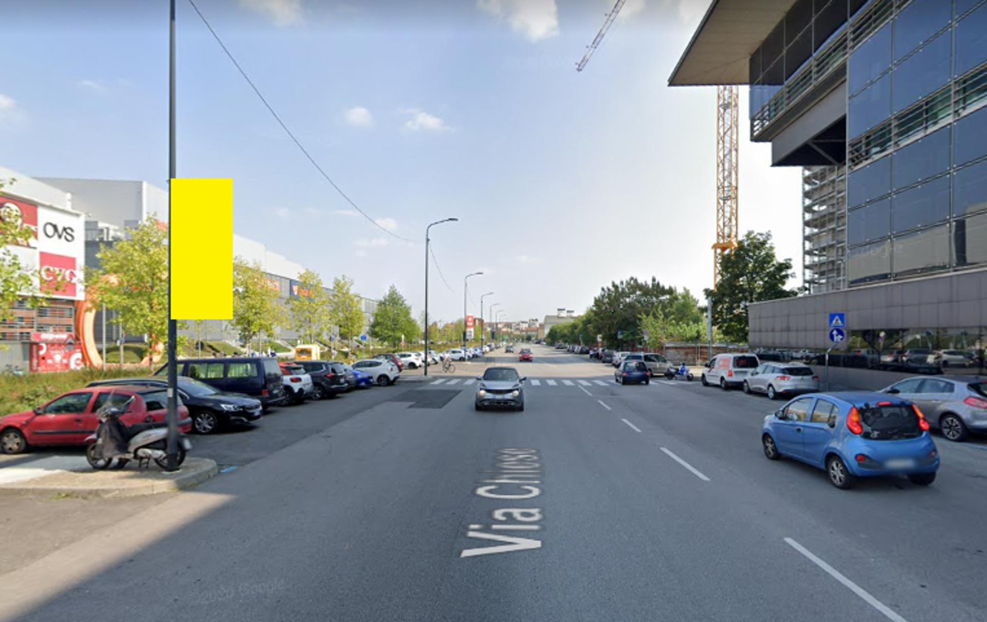 Impianto VERTICAL BANNER a Milano, in zona Spontini