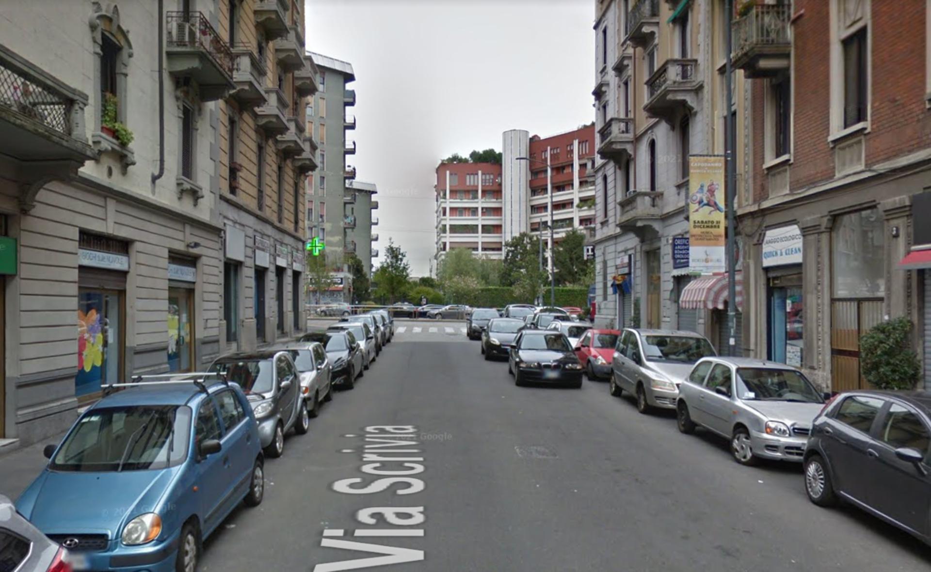 Impianto VERTICAL BANNER a Milano, in zona Bar Girasole Tabacchi