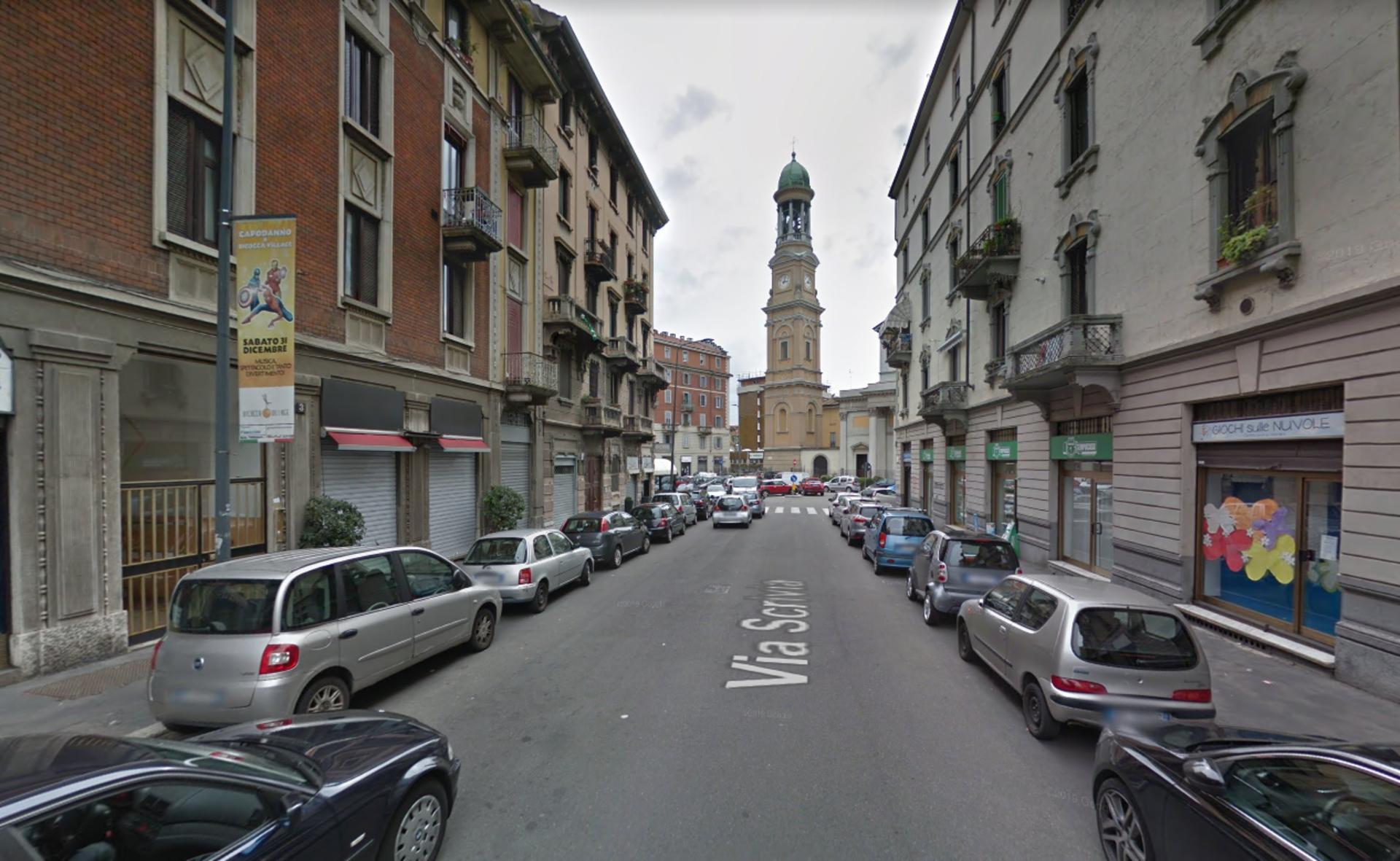 Impianto VERTICAL BANNER a Milano, in zona Bar Girasole Tabacchi