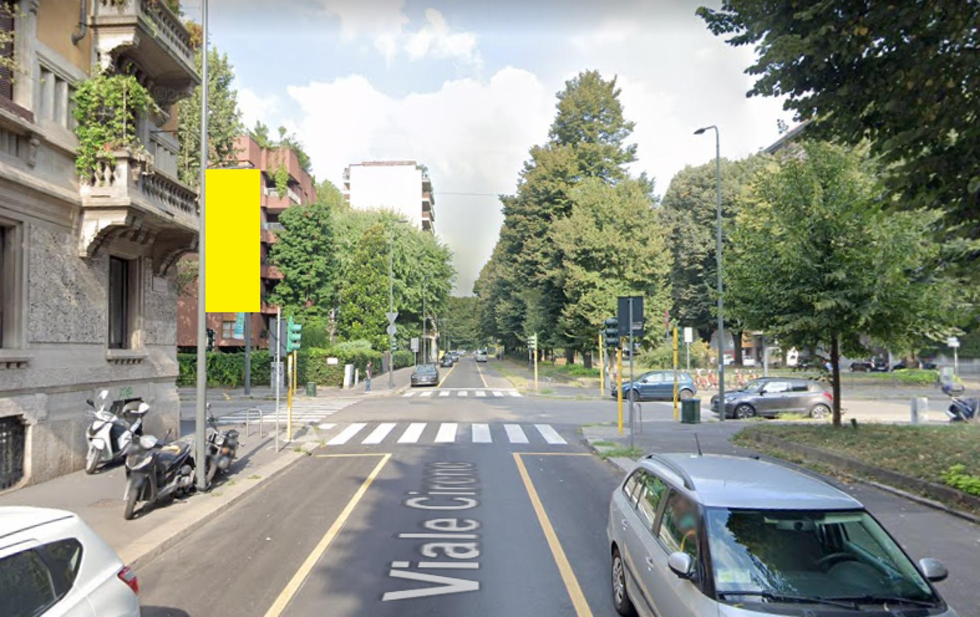 Impianto VERTICAL BANNER a Milano, in zona Stranobar