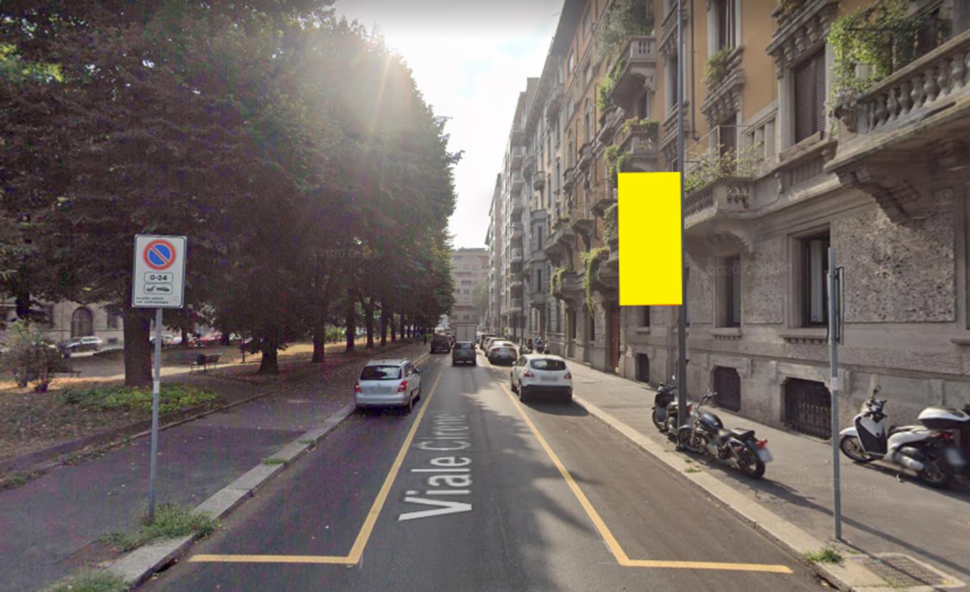Impianto VERTICAL BANNER a Milano, in zona Stranobar