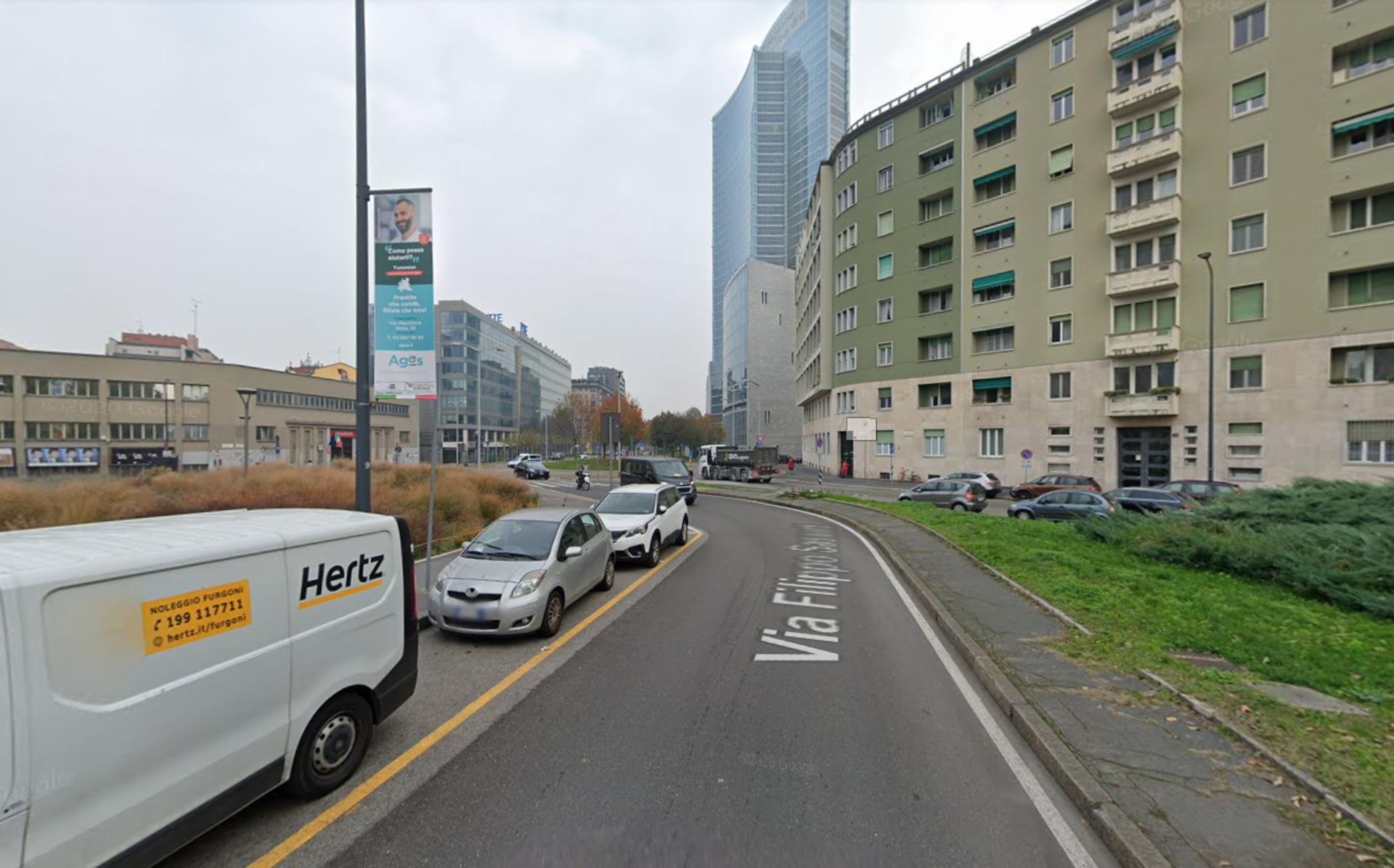 Impianto VERTICAL BANNER a Milano, in zona Abbadesse