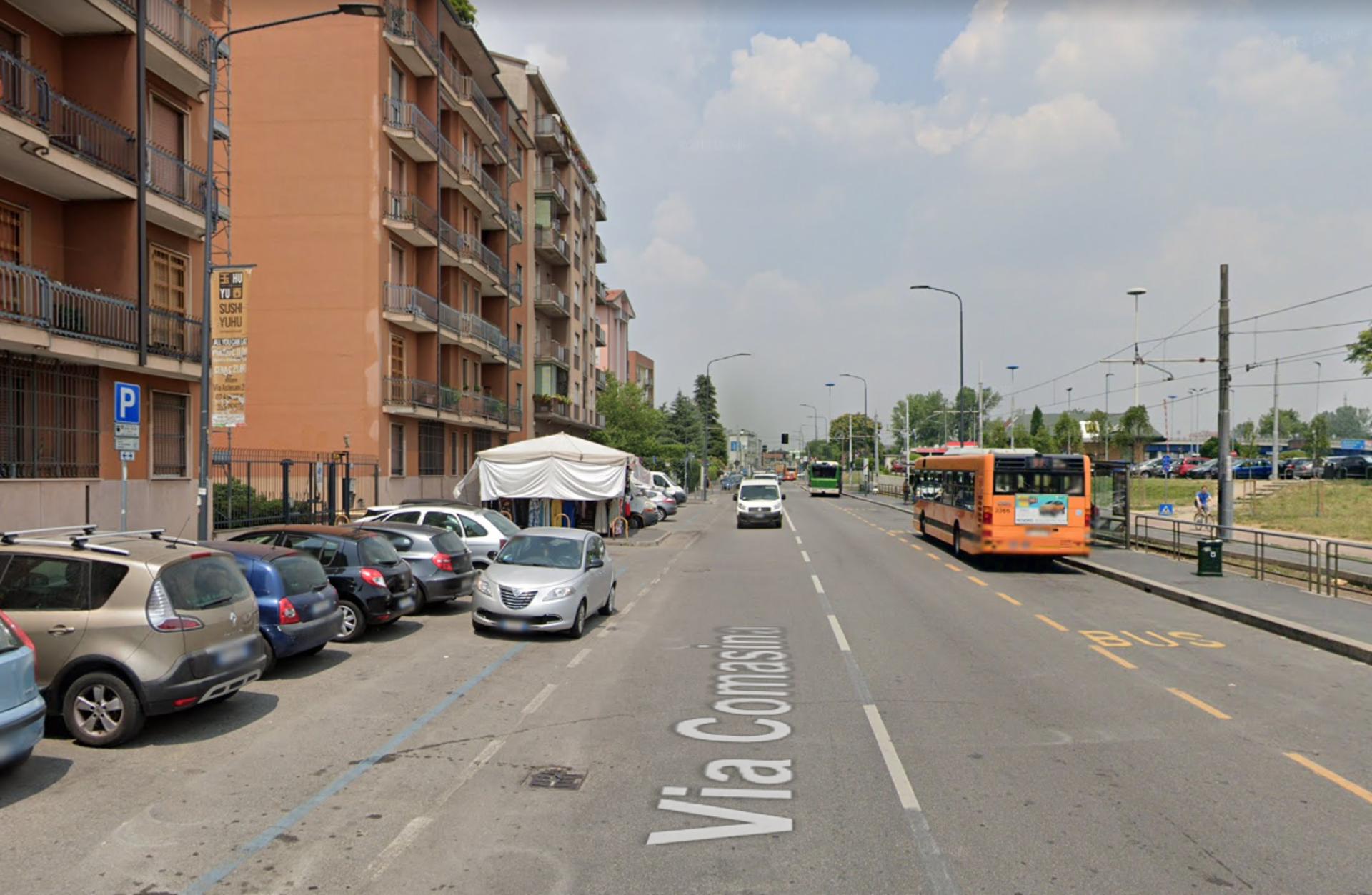 Impianto VERTICAL BANNER a Milano, in zona Isituto Paritario Cor Jesu
