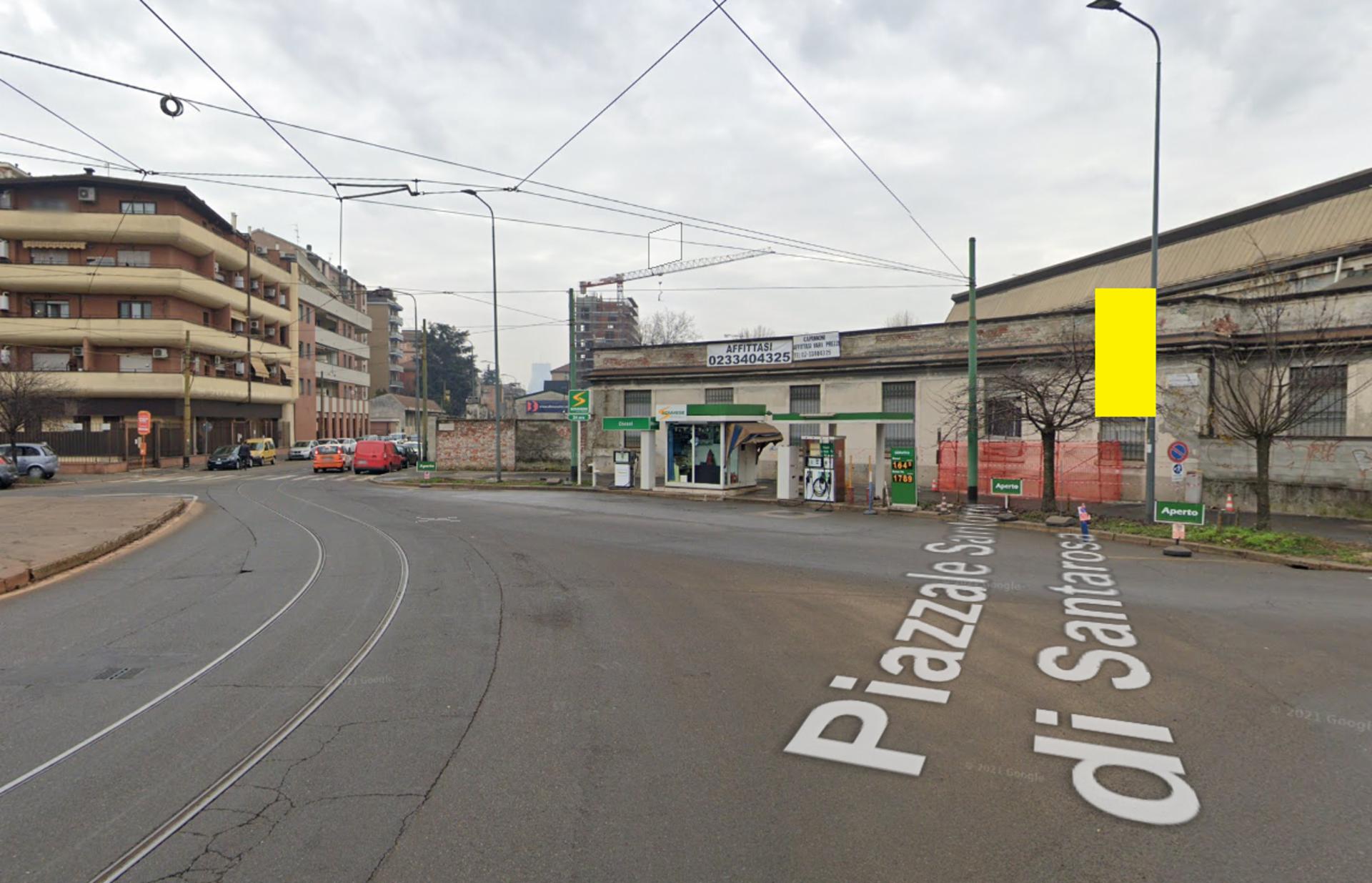 Impianto VERTICAL BANNER a Milano, in zona Garage Italia Milano