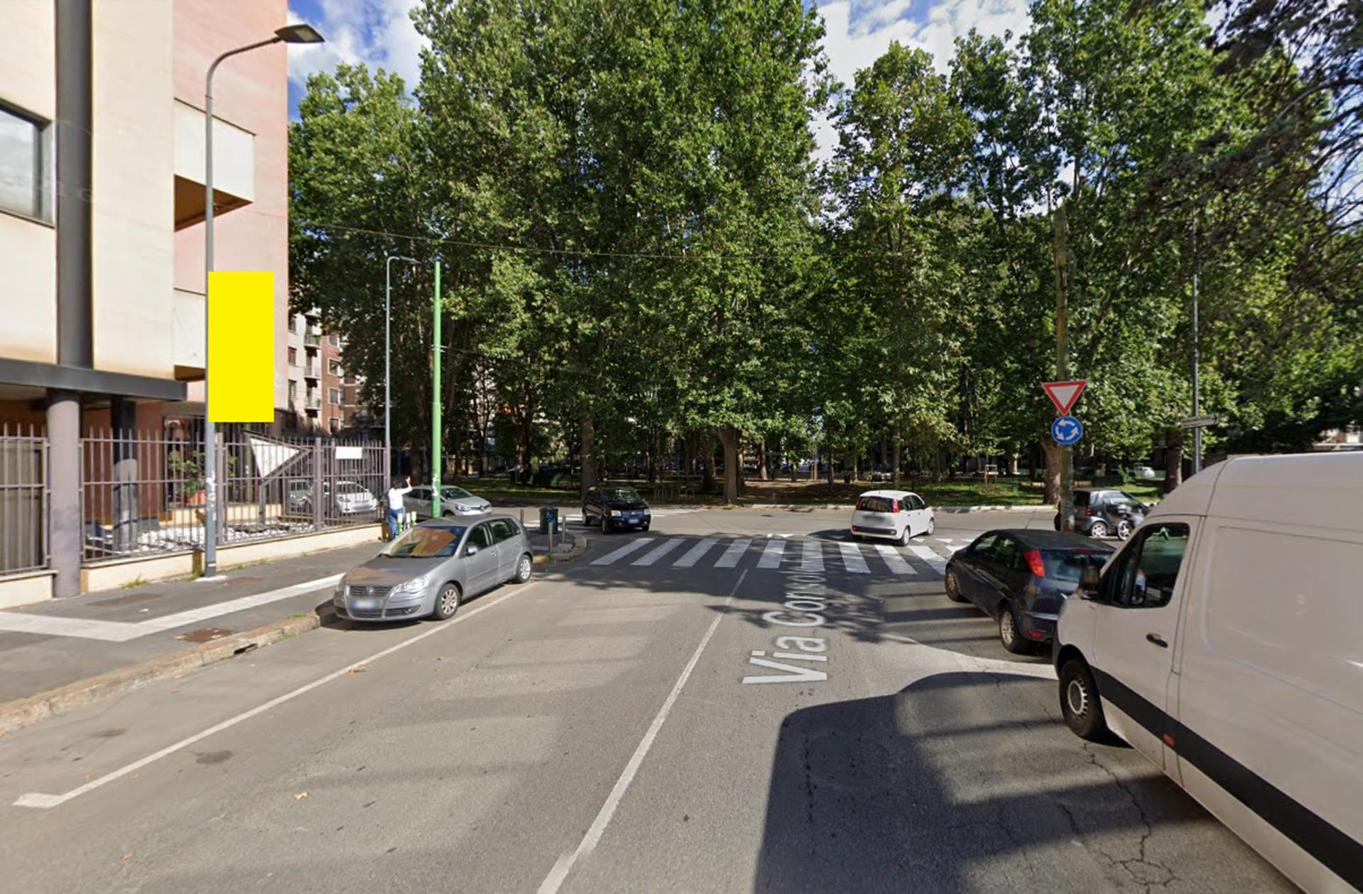 Impianto VERTICAL BANNER a Milano, in zona Dallo Zio